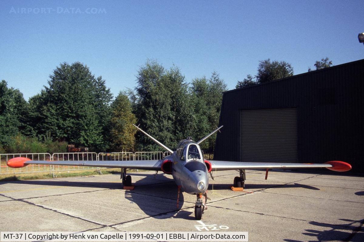 MT-37, Fouga CM-170R Magister C/N 312, Fouga Magister of the 33 smaldeel of the Belgian Air Force, Kleine Brogel Air Base, Belgium, 1991.