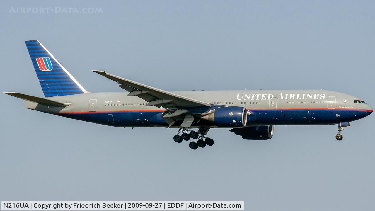 N216UA, 2000 Boeing 777-222 C/N 30549, on final RW07R