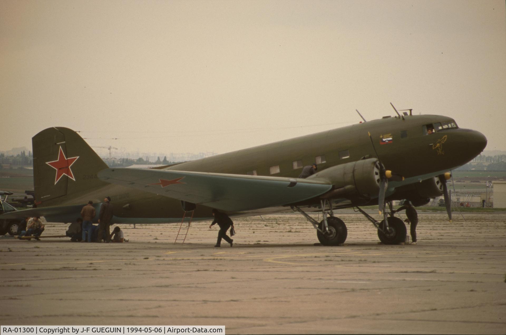 RA-01300, Lisunov Li-2T C/N 23441605, On display at Paris-Le Bourget Airport (1er Salon de l'Aviation Ancienne, 1994).