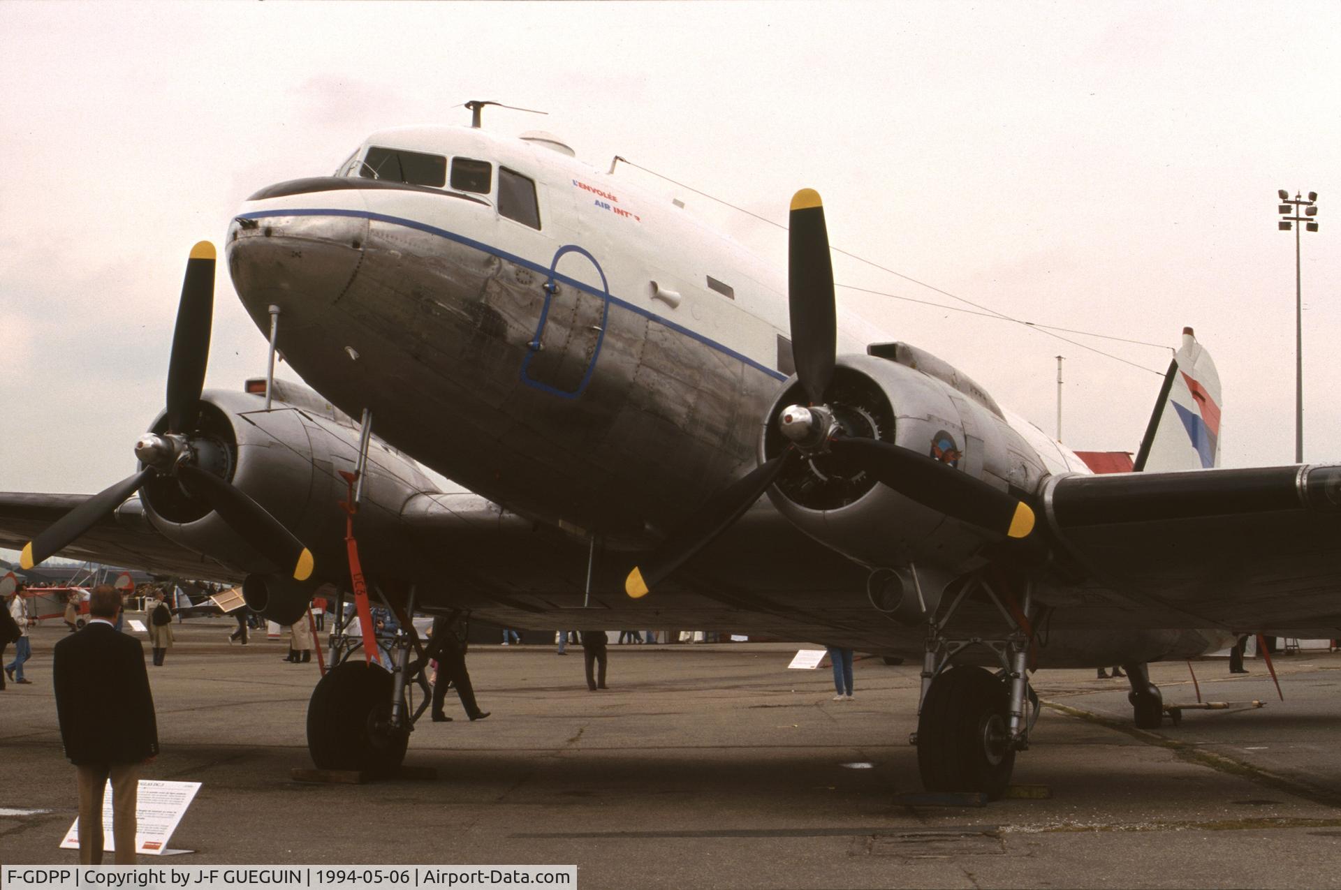 F-GDPP, 1943 Douglas C-47A-1-DL  Skytrain C/N 9172, Douglas DC-3C-S4C4G (ex-C-47A-1-DL) on display at Paris-Le Bourget Airport (1er Salon de l'Aviation Ancienne, 1994).