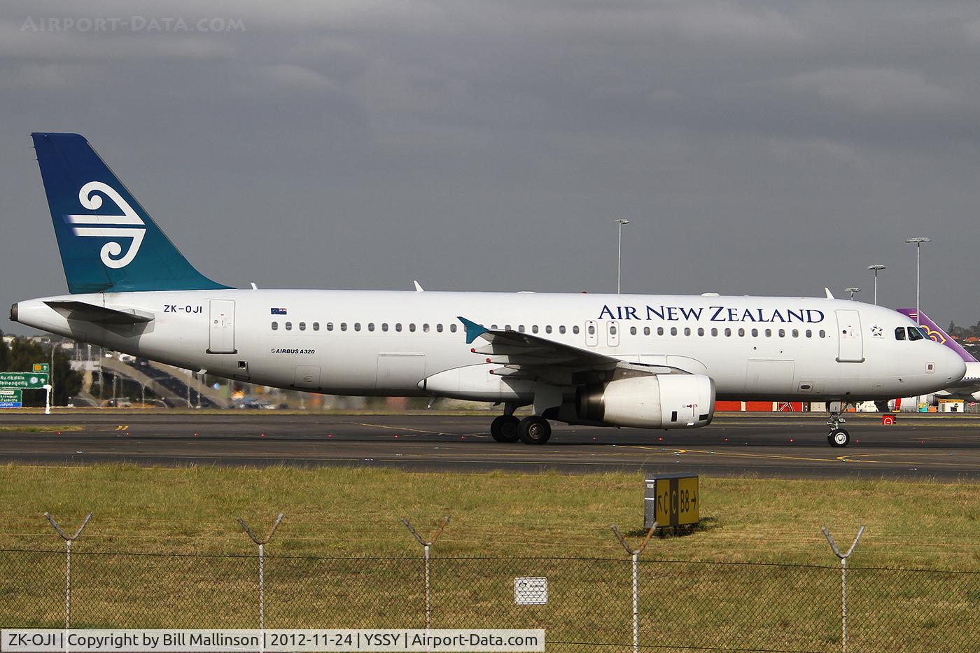 ZK-OJI, 2004 Airbus A320-232 C/N 2297, taxi from 16L