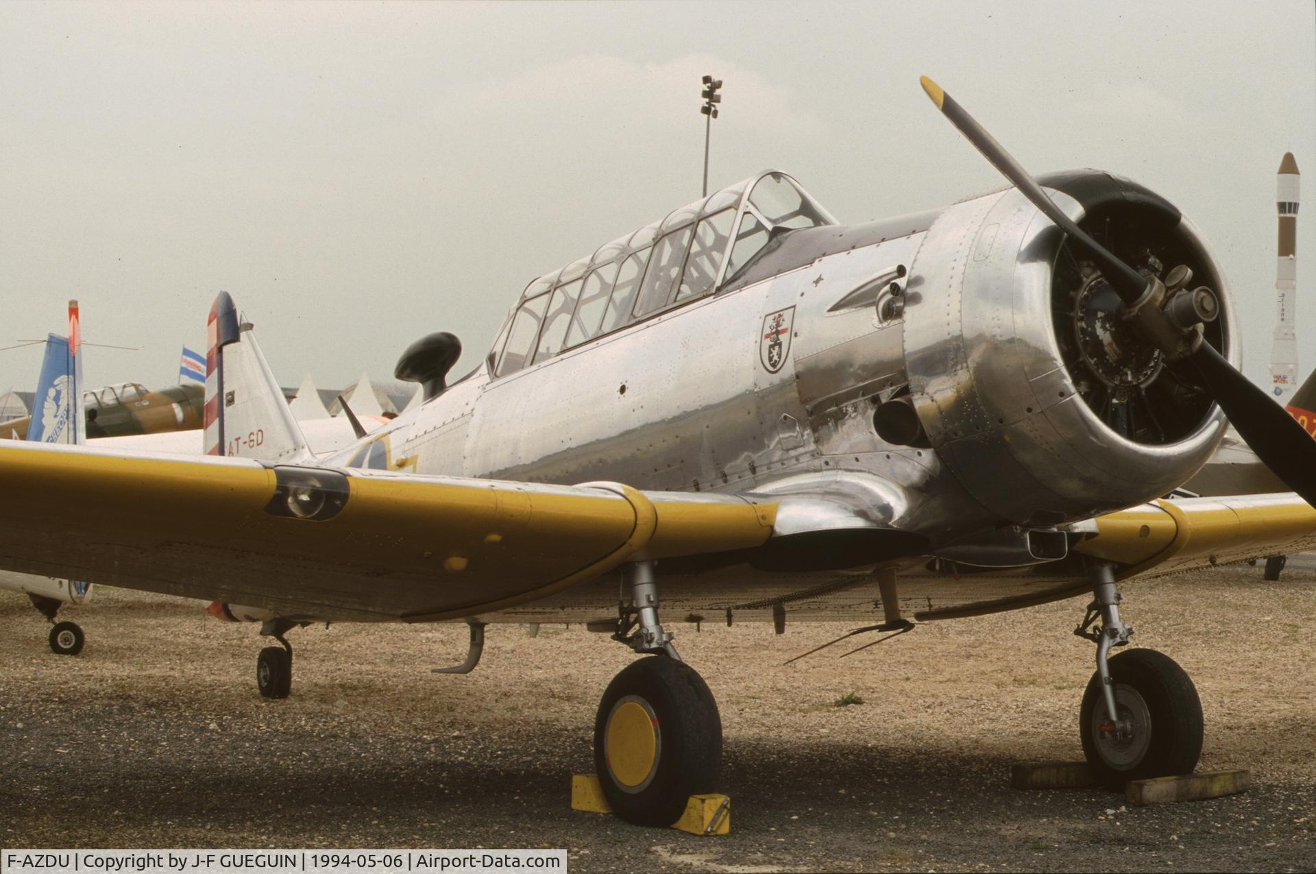F-AZDU, 1943 North American AT-6D Harvard III C/N 88-14948 (41-33931), On display at Paris-Le Bourget Airport (1er Salon de l'Aviation Ancienne, 1994). This aircraft has been RAF Harvard III serial EX959 (if 41-33932).