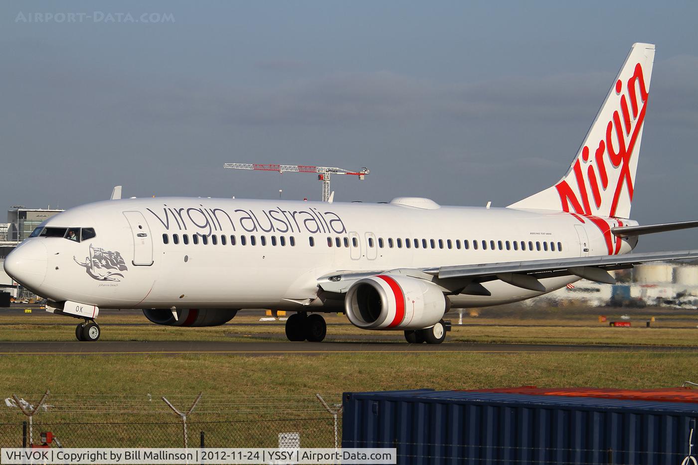 VH-VOK, 2003 Boeing 737-8FE C/N 33758, taxiing