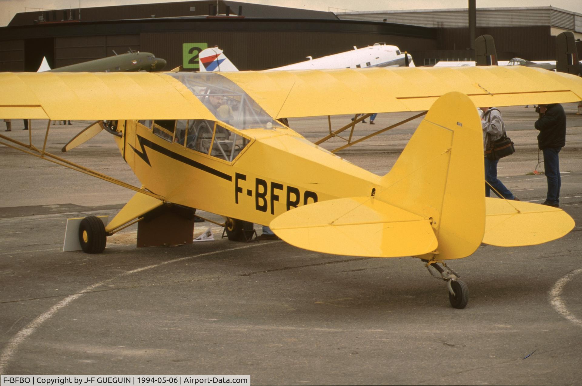 F-BFBO, 1945 Piper L-4J Grasshopper (J3C-65D) C/N 13153, On display at Paris-Le Bourget Airport (1er Salon de l'Aviation Ancienne, 1994).