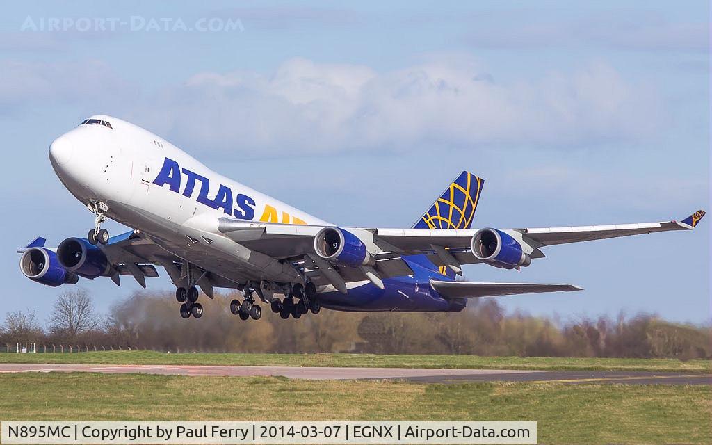 N895MC, 2005 Cessna 172S C/N 172S9896, B747-47UF N895MC Departing runway 27