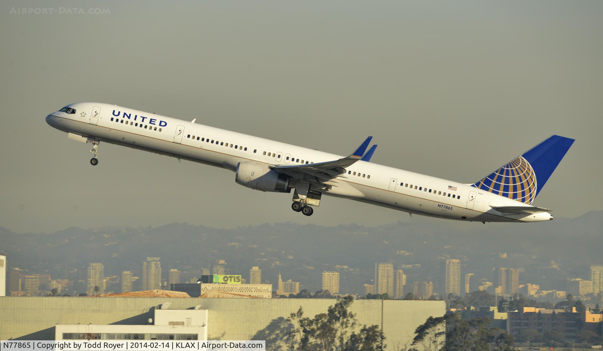 N77865, 2002 Boeing 757-33N C/N 32589, Departing LAX on 25R