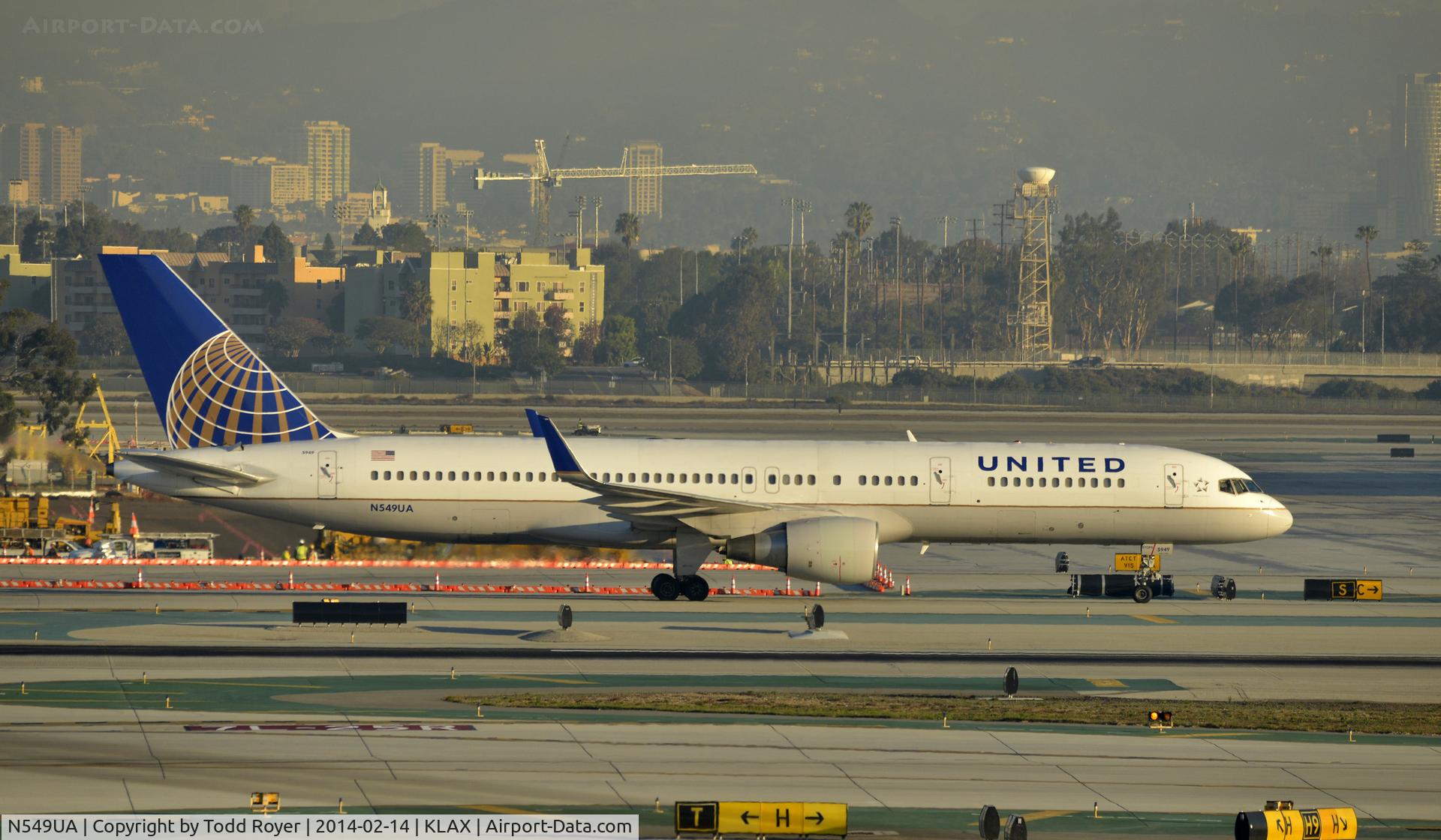 N549UA, 1992 Boeing 757-222 C/N 25397, Taxiing to gate at LAX