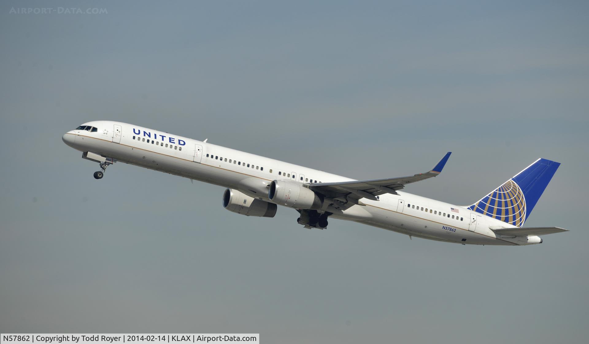 N57862, 2001 Boeing 757-33N C/N 32586, Departing LAX on 25R