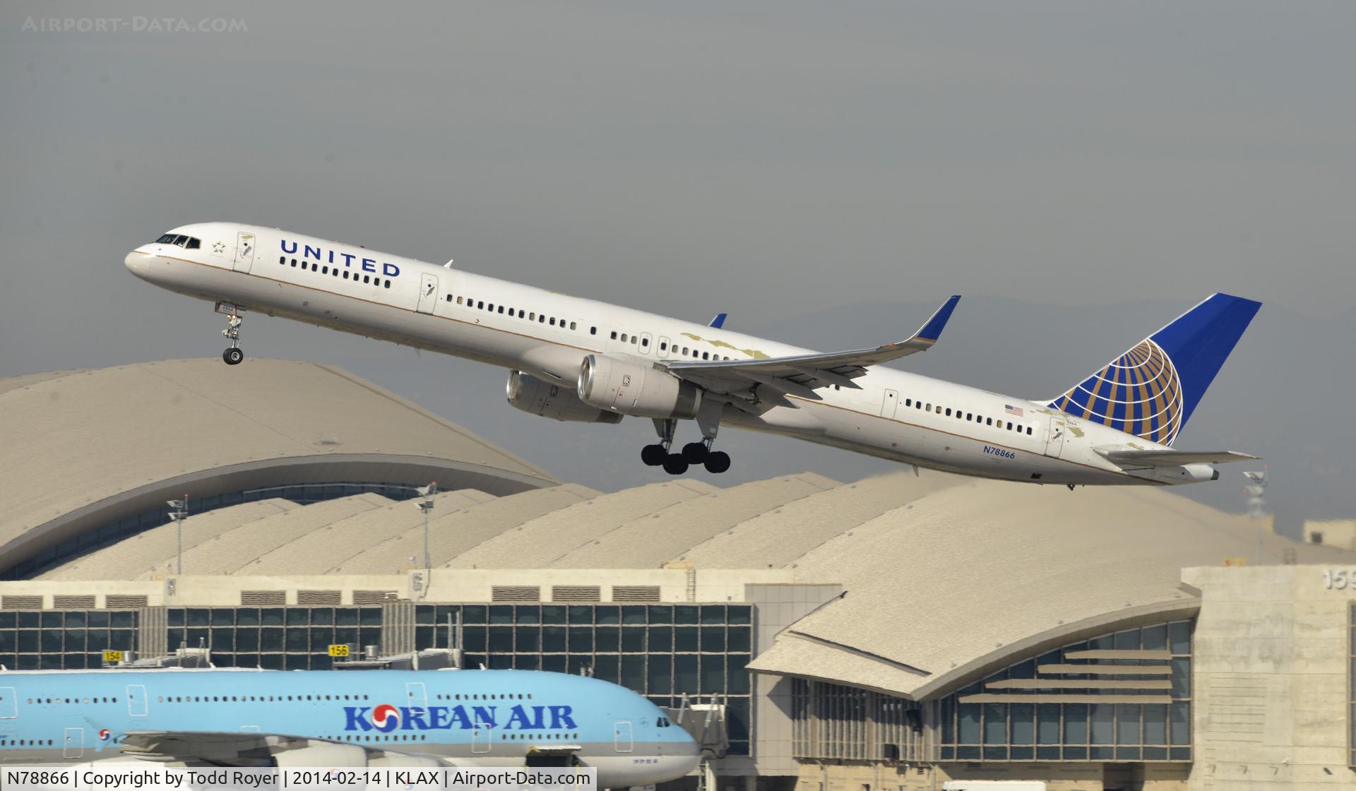 N78866, 2002 Boeing 757-33N C/N 32591, Departing LAX on 25R