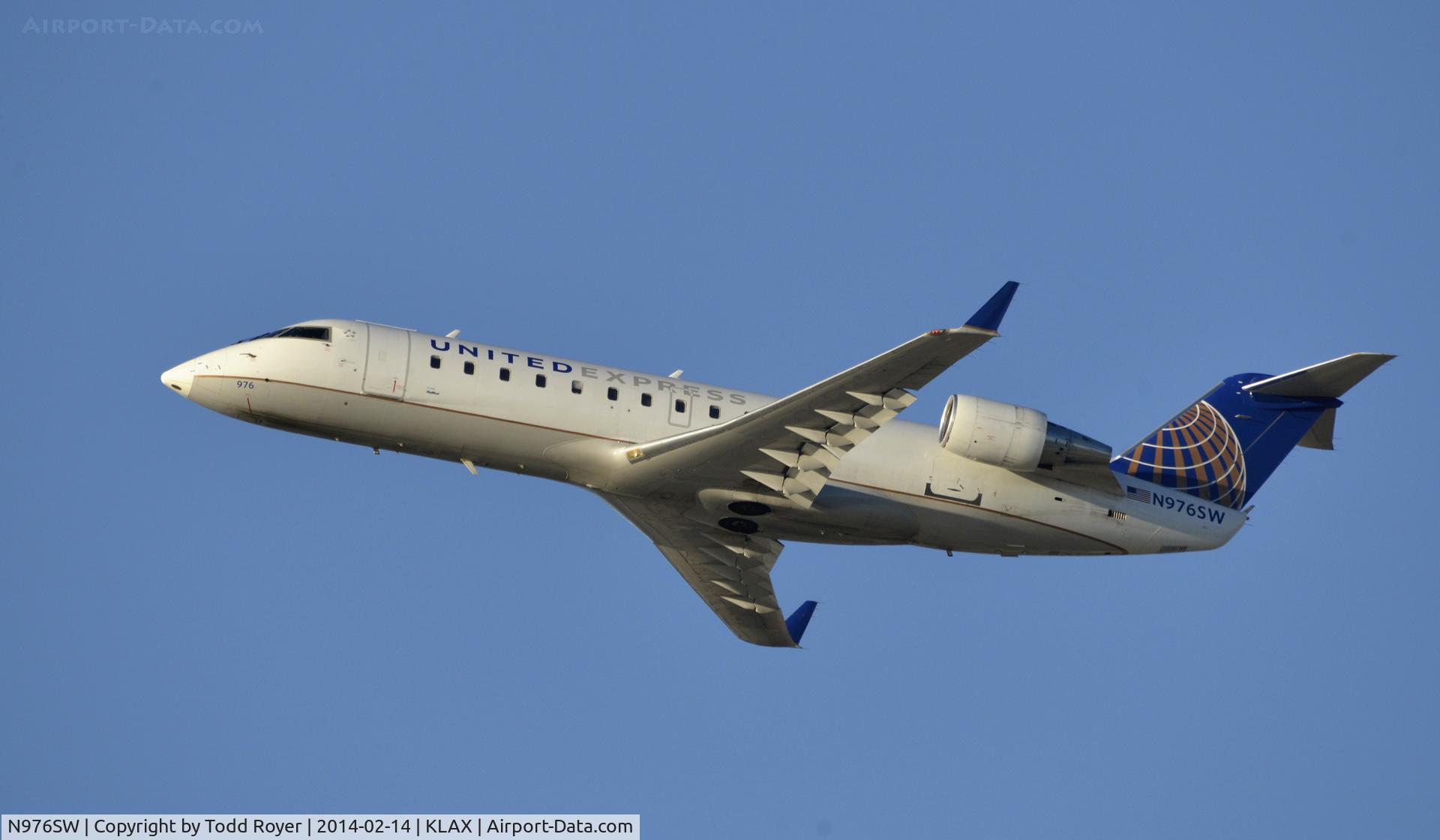 N976SW, 2004 Bombardier CRJ-100ER (CL-600-2B19) C/N 7952, Departing LAX on 25R