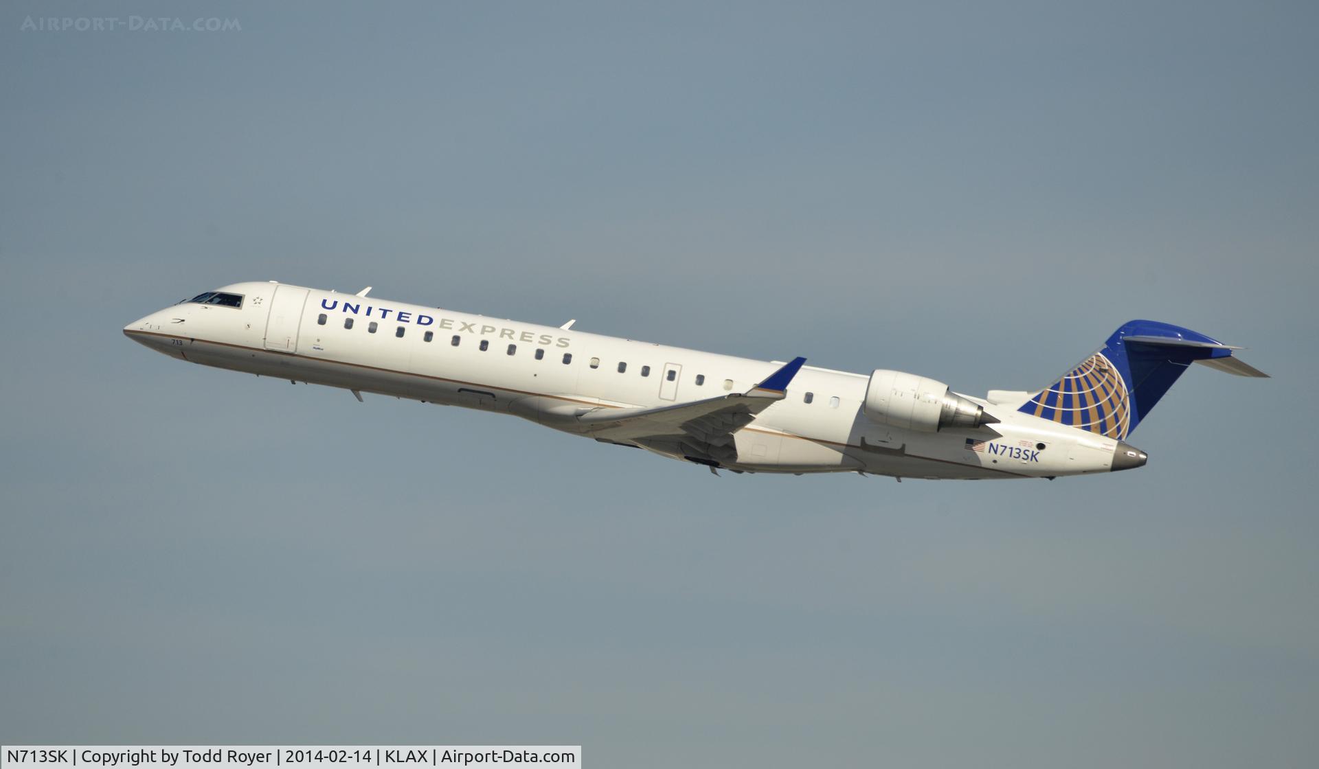 N713SK, 2004 Bombardier CRJ-701ER (CL-600-2C10) Regional Jet C/N 10174, Departing LAX on 25R