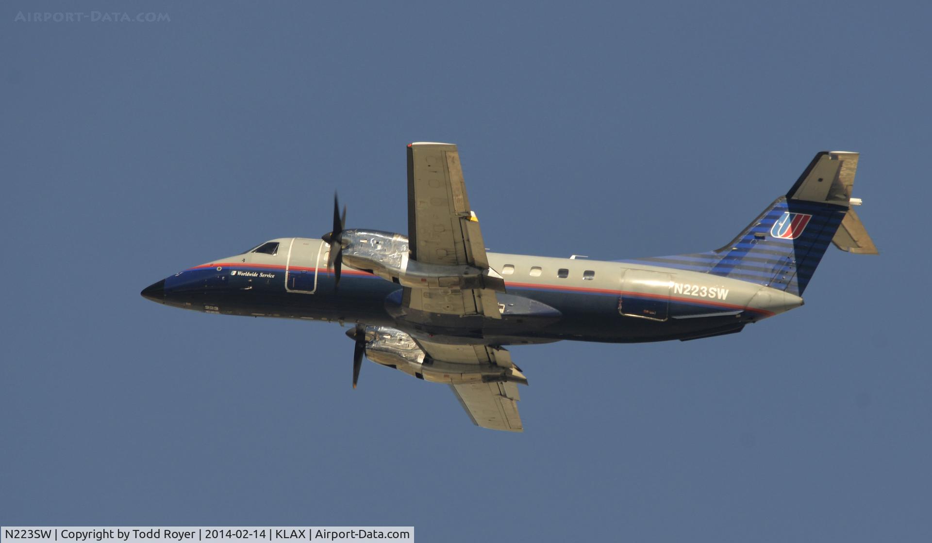 N223SW, 1995 Embraer EMB-120ER Brasilia C/N 120.291, Departing LAX on 25R