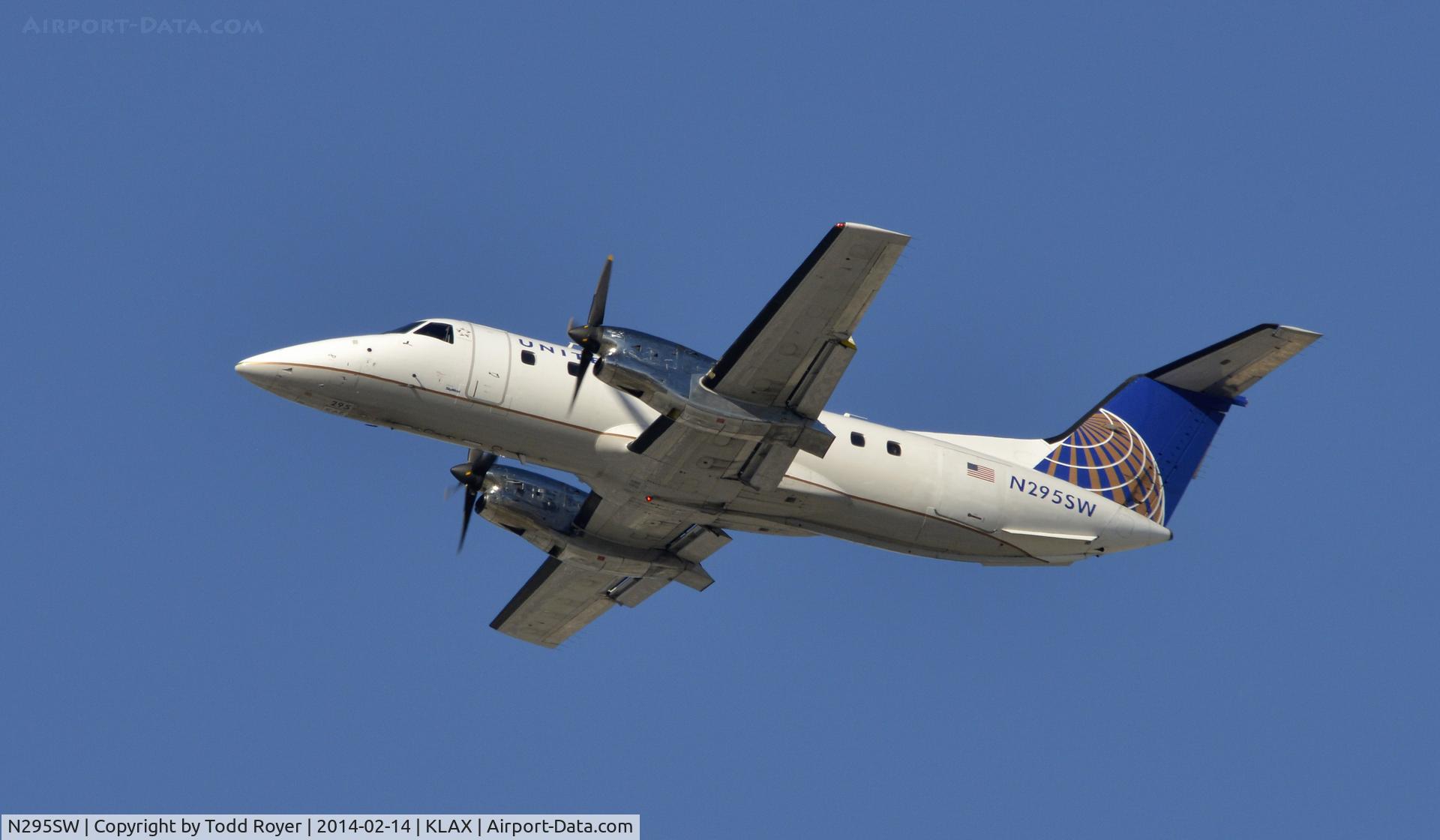 N295SW, 1996 Embraer EMB-120ER Brasilia C/N 120.322, Departing LAX on 25R