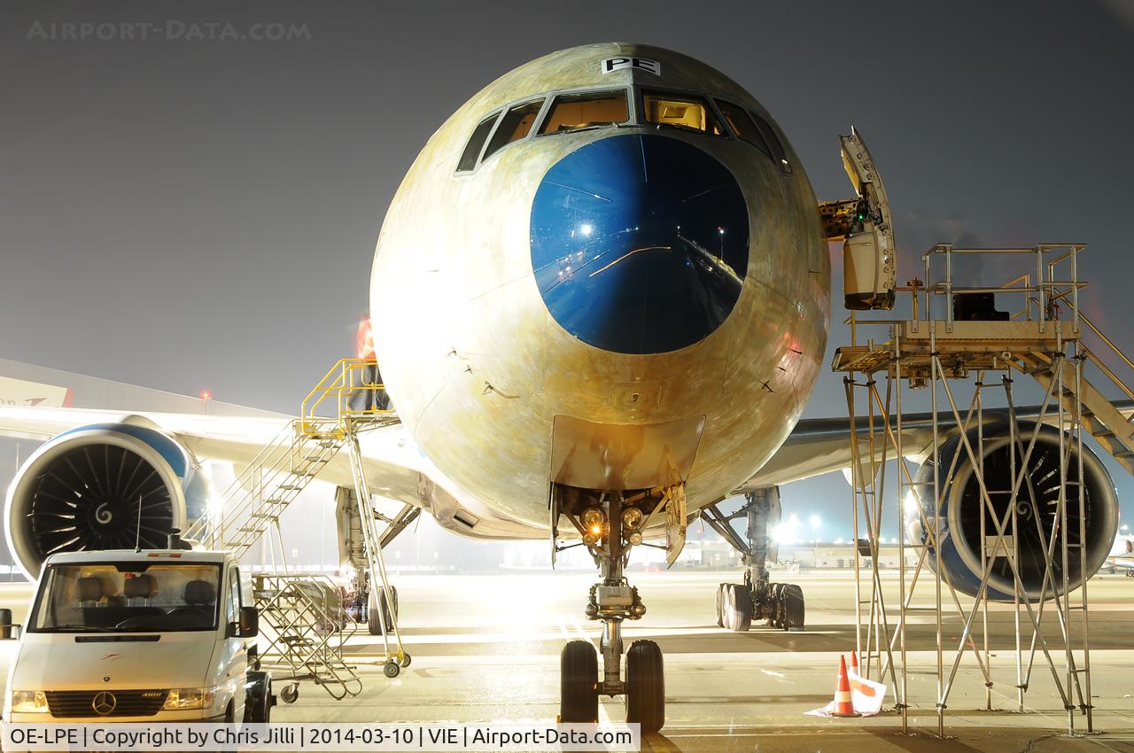 OE-LPE, 1998 Boeing 777-2Q8/ER C/N 27607, Austrian Airlines