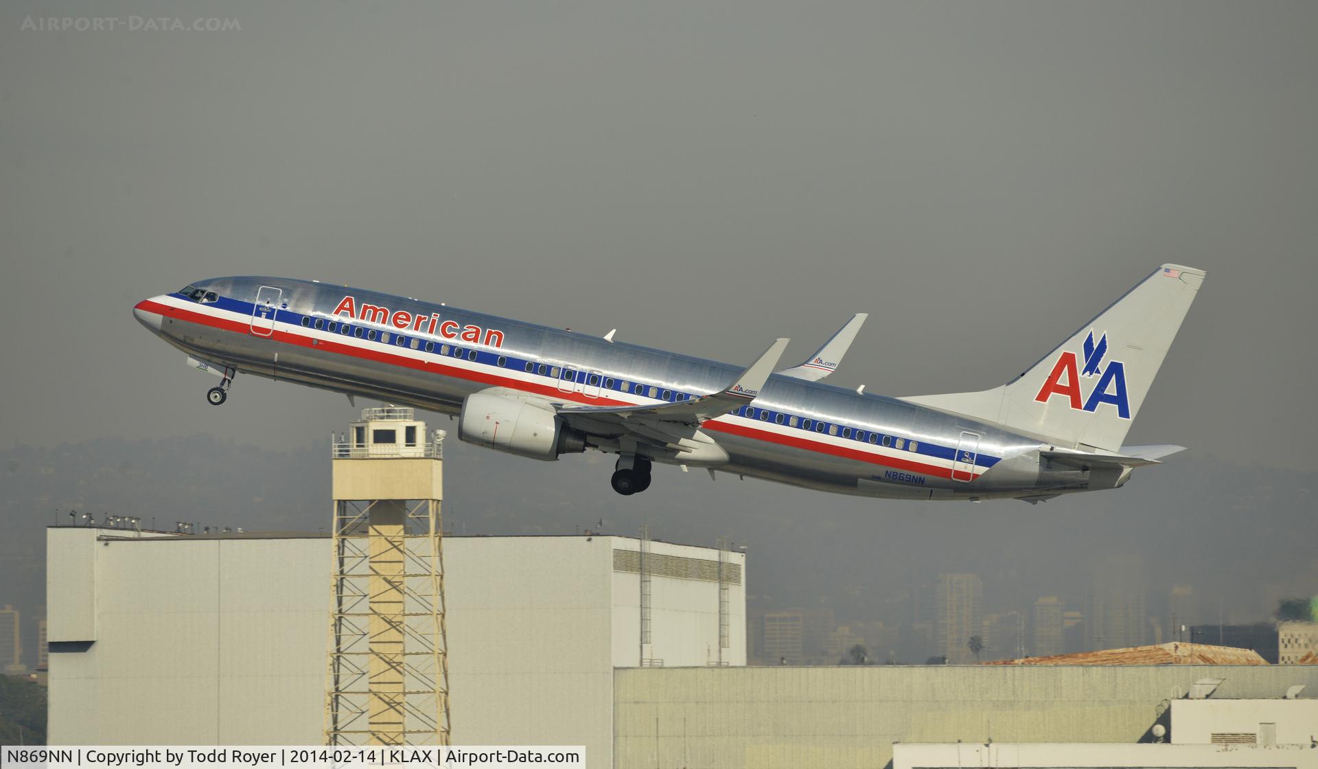 N869NN, 2011 Boeing 737-823 C/N 40764, Departing LAX on 25R