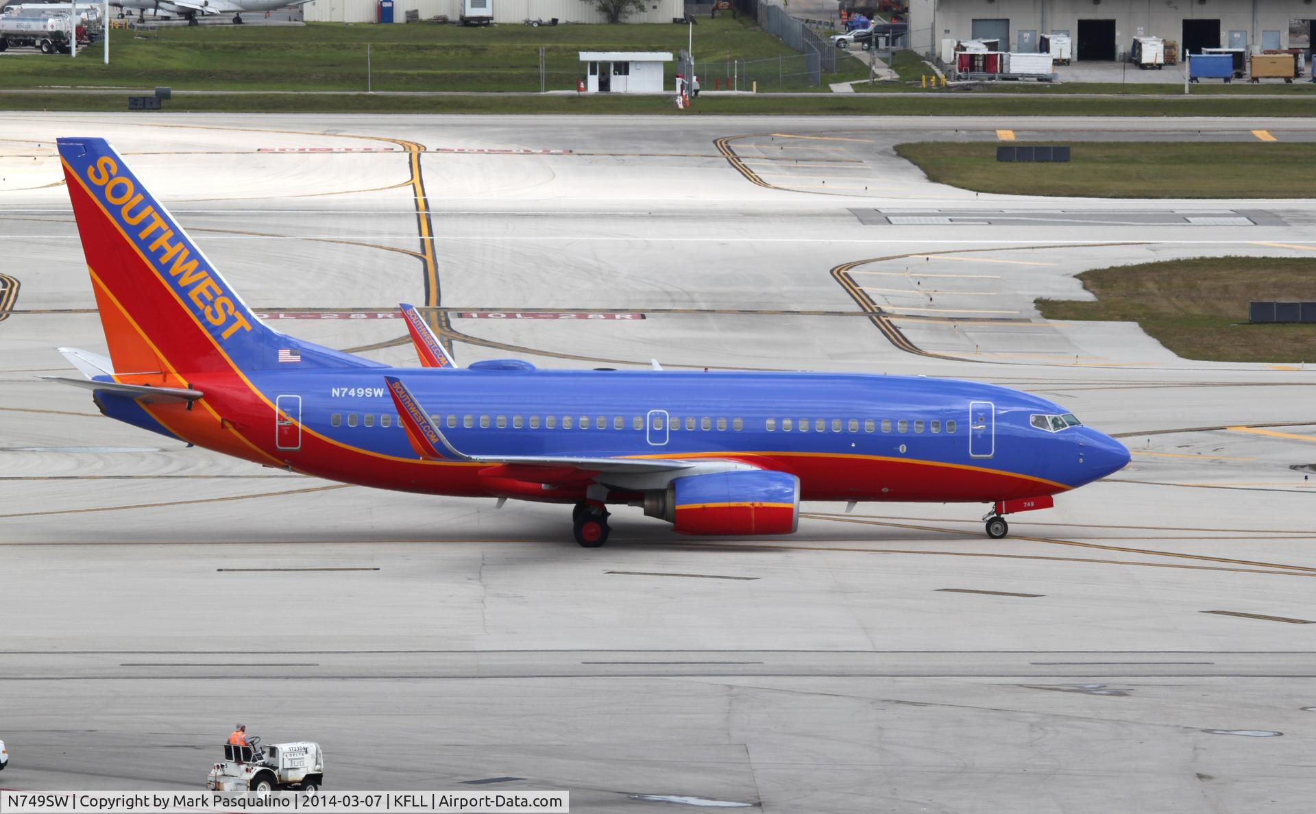 N749SW, 1999 Boeing 737-7H4 C/N 29801, Boeing 737-700