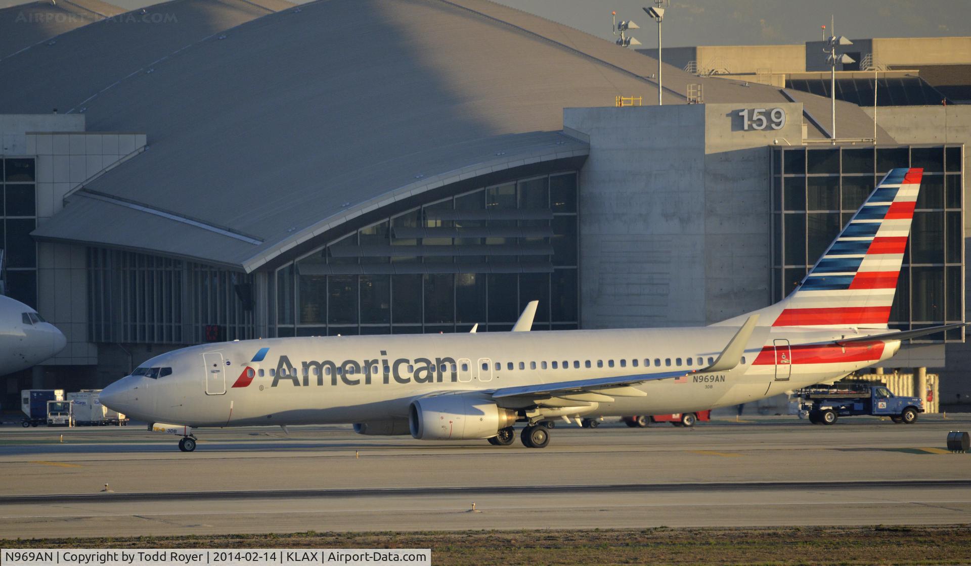 N969AN, 2001 Boeing 737-823 C/N 29546, Taxiing for departure at LAX