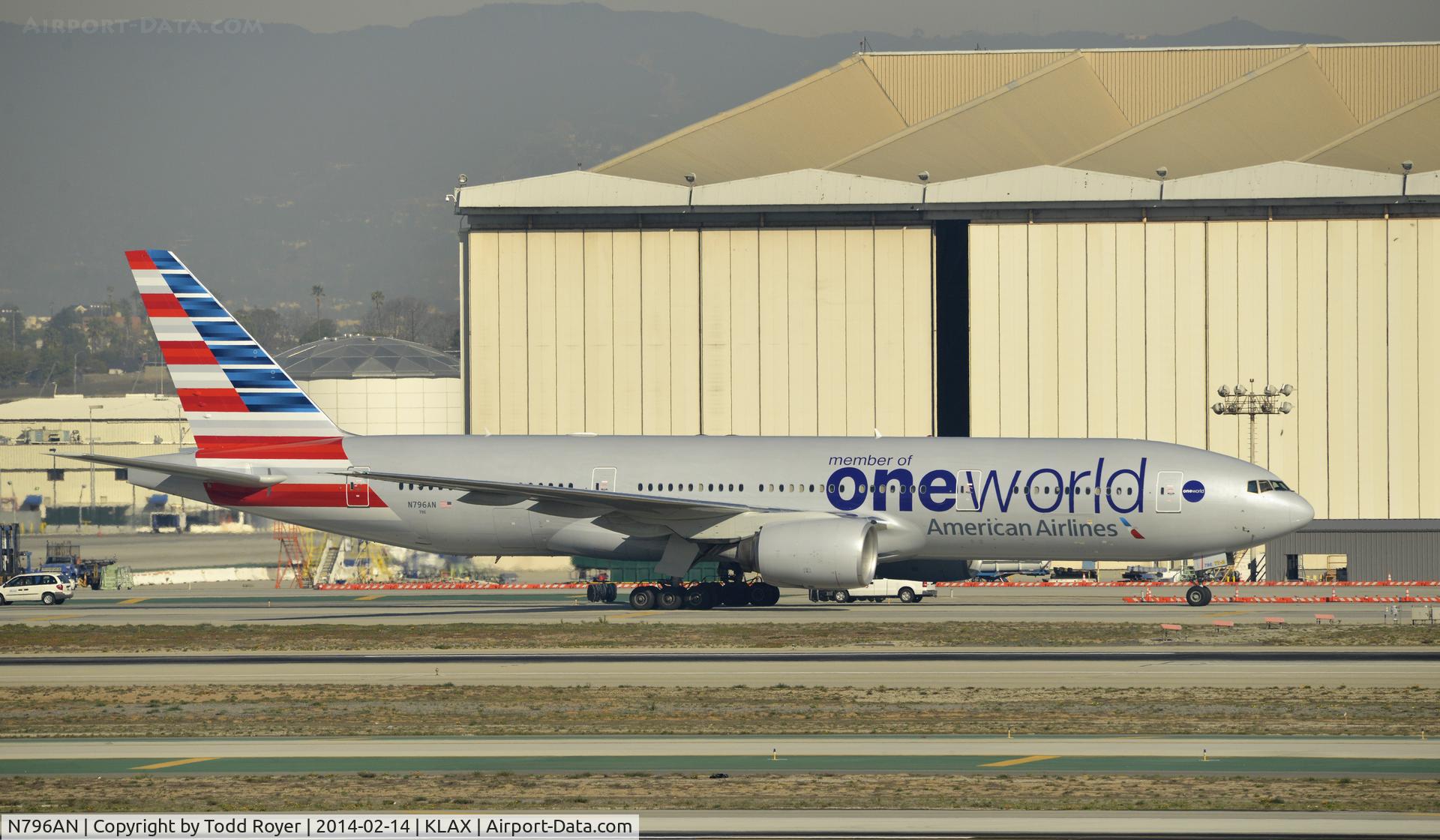 N796AN, 2000 Boeing 777-223 C/N 30796, Taxiing to gate at LAX