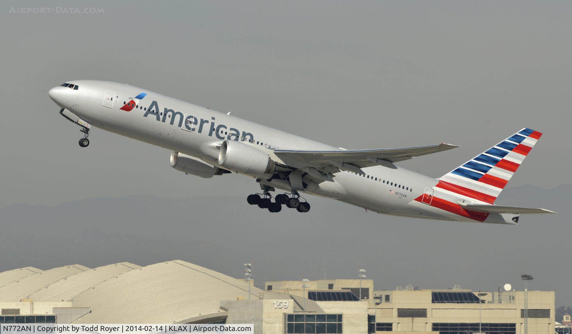 N772AN, 1999 Boeing 777-223 C/N 29580, Departing LAX on 25R