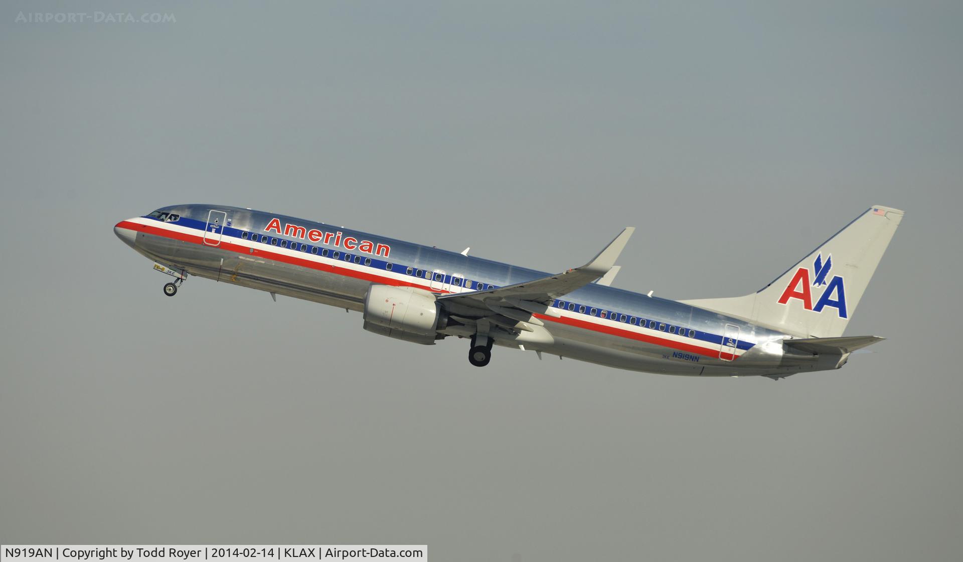 N919AN, 1999 Boeing 737-823 C/N 29520, Departing LAX on 25R