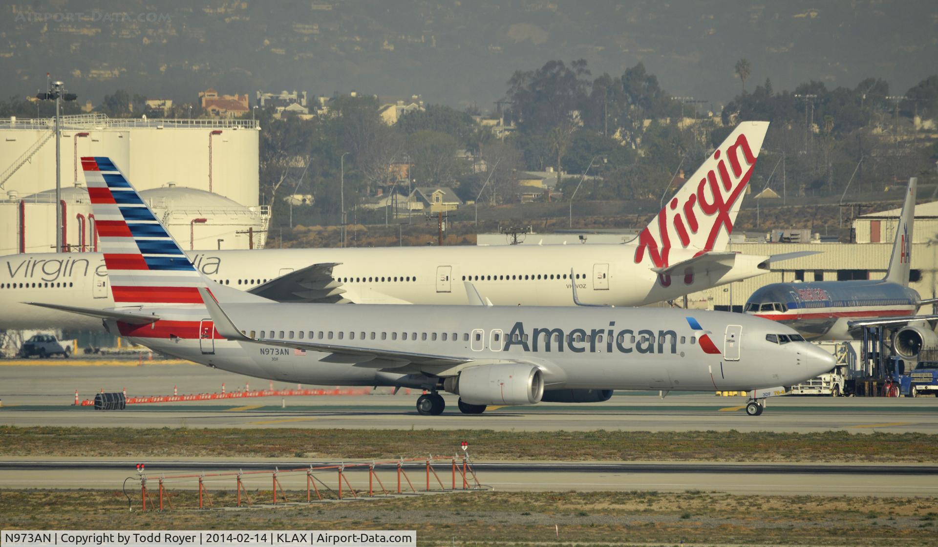 N973AN, 2001 Boeing 737-823 C/N 29548, Taxiing to gate at LAX