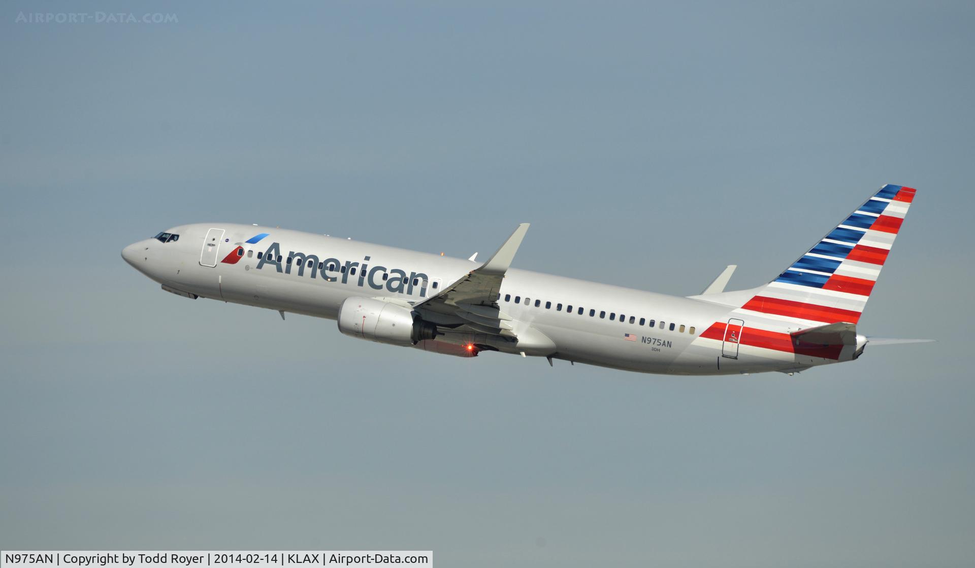 N975AN, 2001 Boeing 737-823 C/N 29549, Departing LAX on 25R