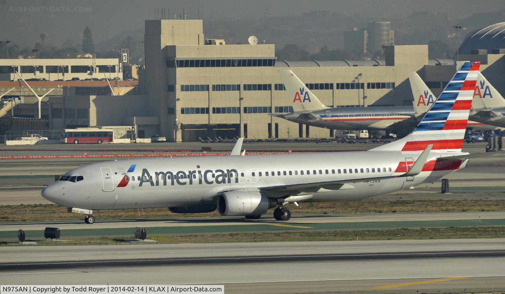N975AN, 2001 Boeing 737-823 C/N 29549, Taxiing to gate at LAX