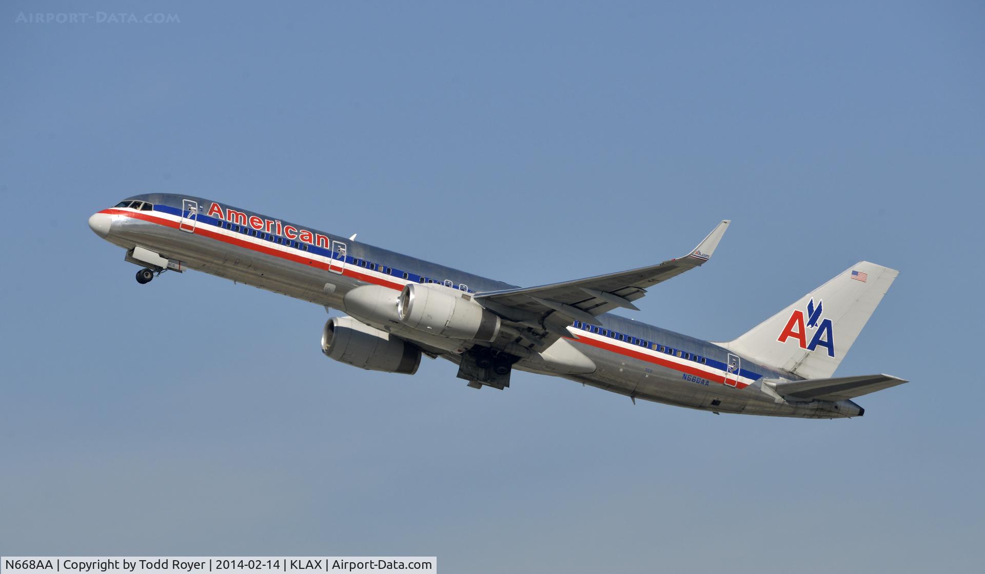 N668AA, 1992 Boeing 757-223 C/N 25333, Departing LAX on 25R