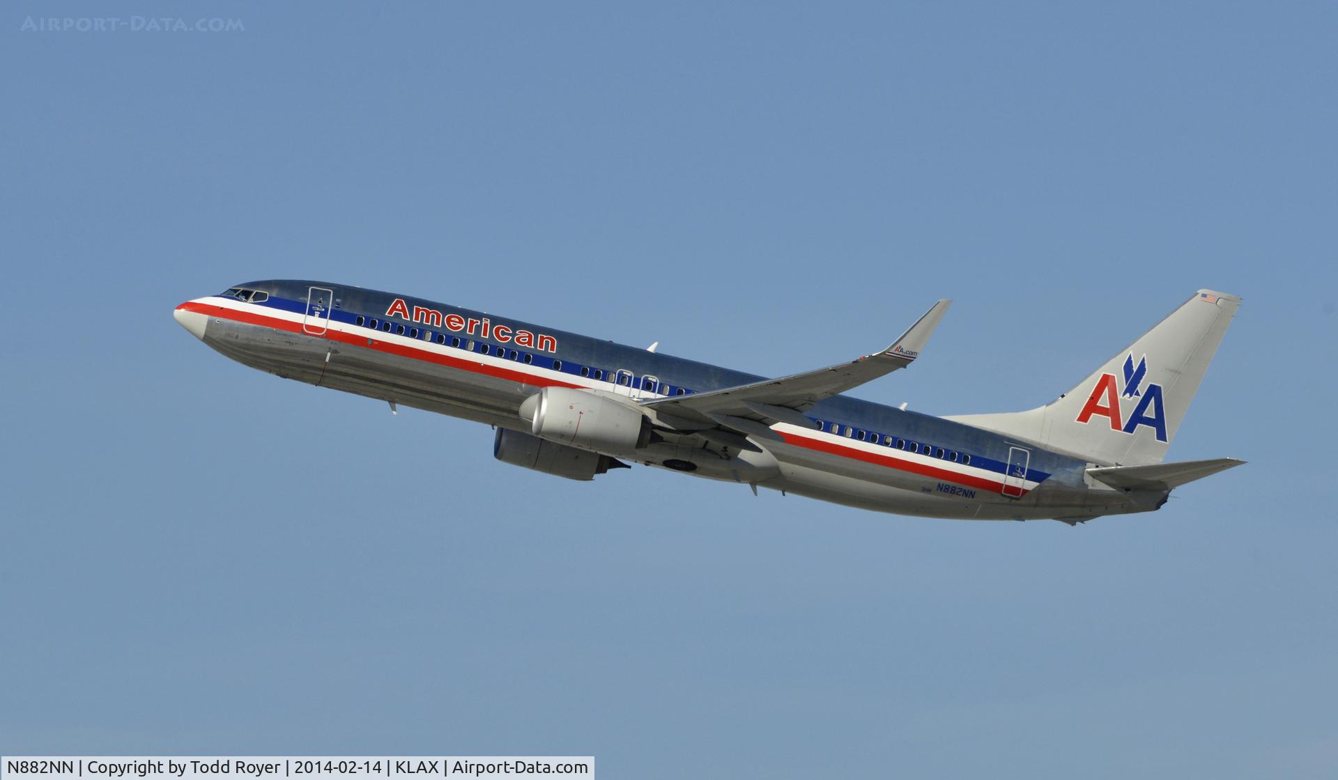 N882NN, 2011 Boeing 737-823 C/N 33221, Departing LAX on 25R