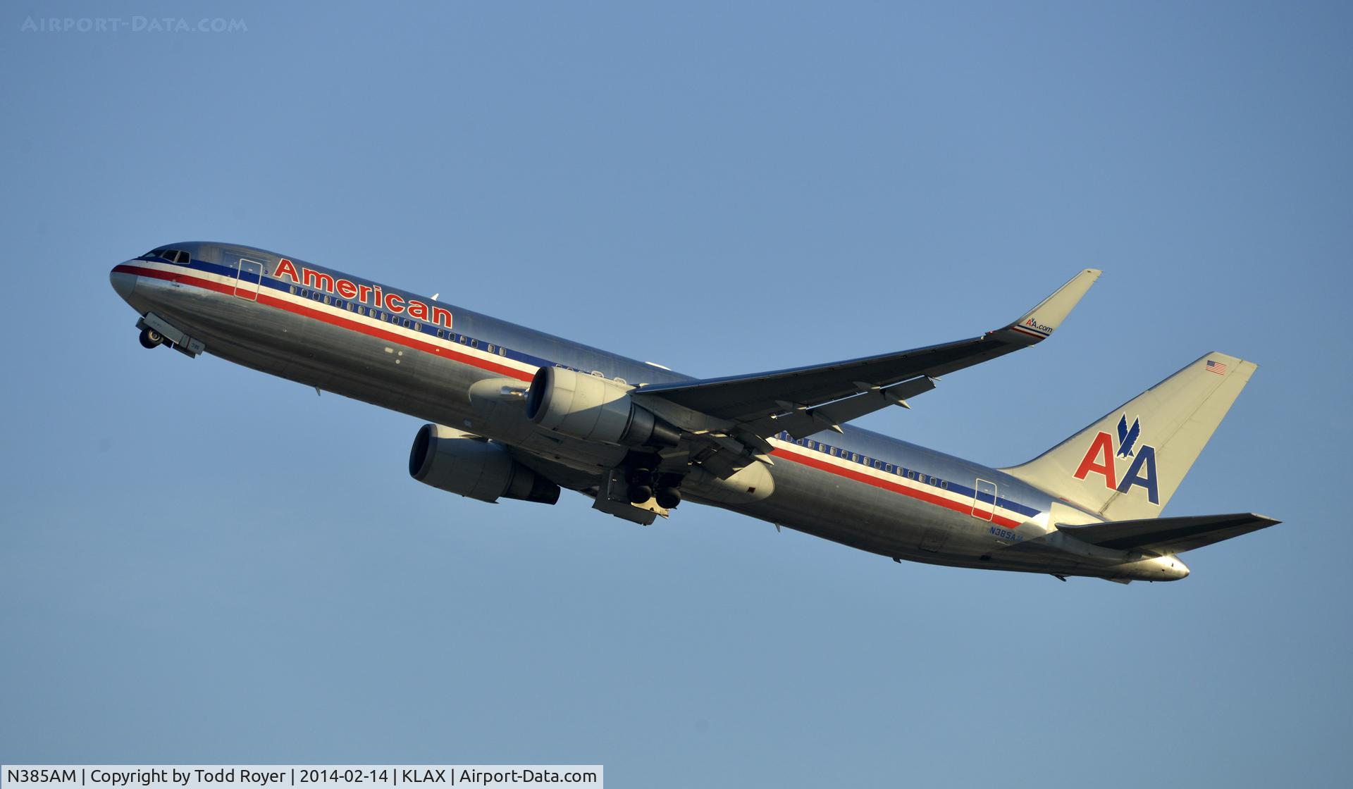 N385AM, 1994 Boeing 767-323 C/N 27059, Departing LAX on 25R