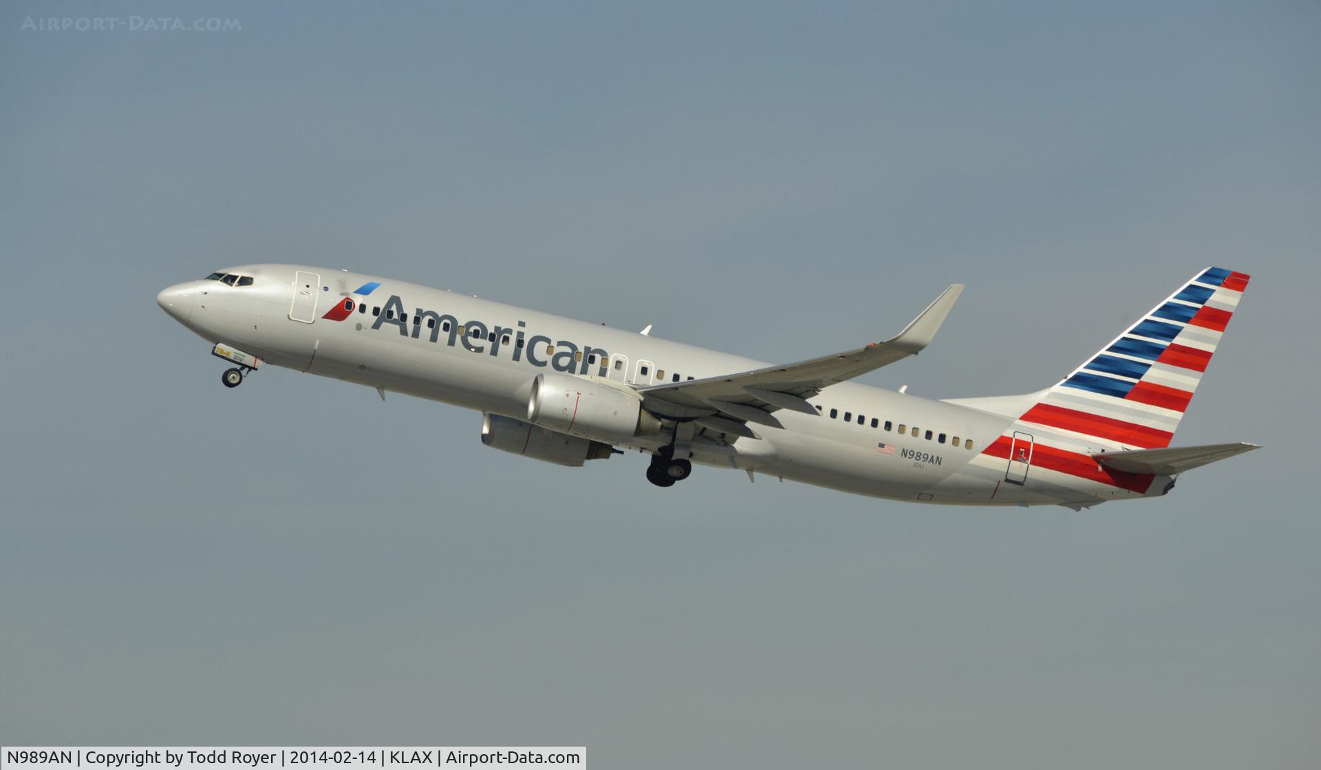 N989AN, 2009 Boeing 737-823 C/N 33205, Departing LAX on 25R