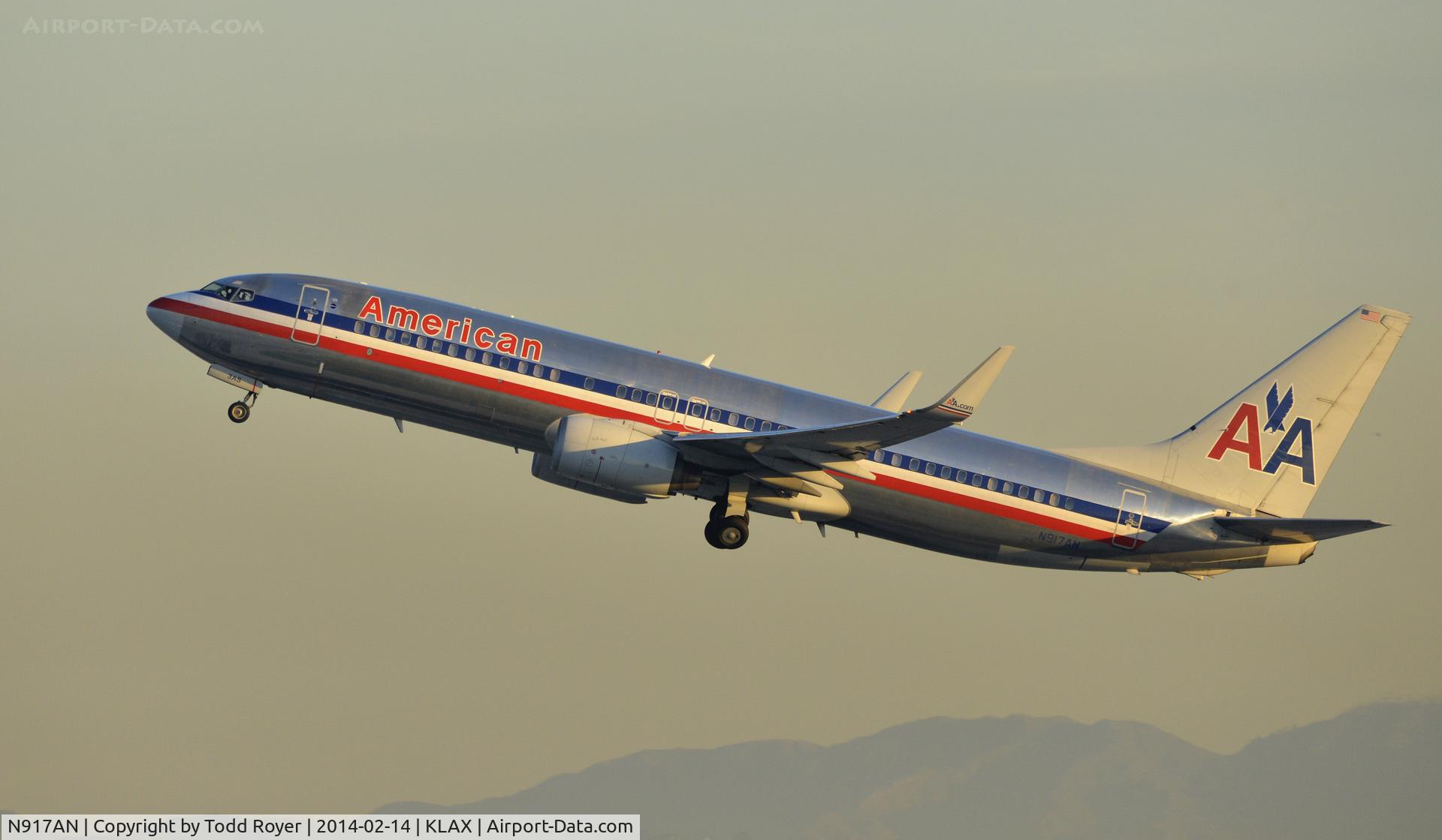 N917AN, 1999 Boeing 737-823 C/N 29518, Departing LAX on 25R