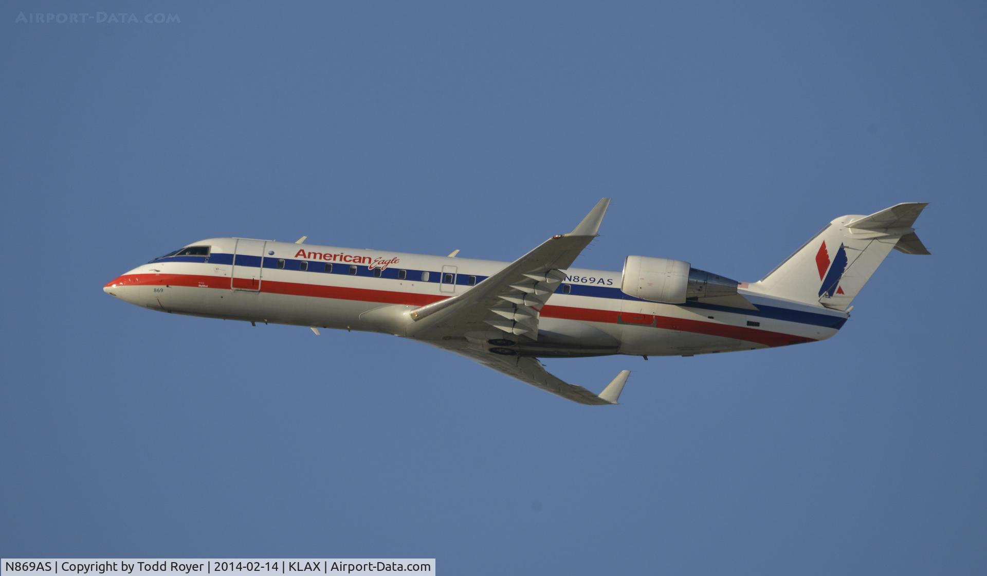 N869AS, 2001 Bombardier CRJ-200ER (CL-600-2B19) C/N 7479, Departing LAX on 25R