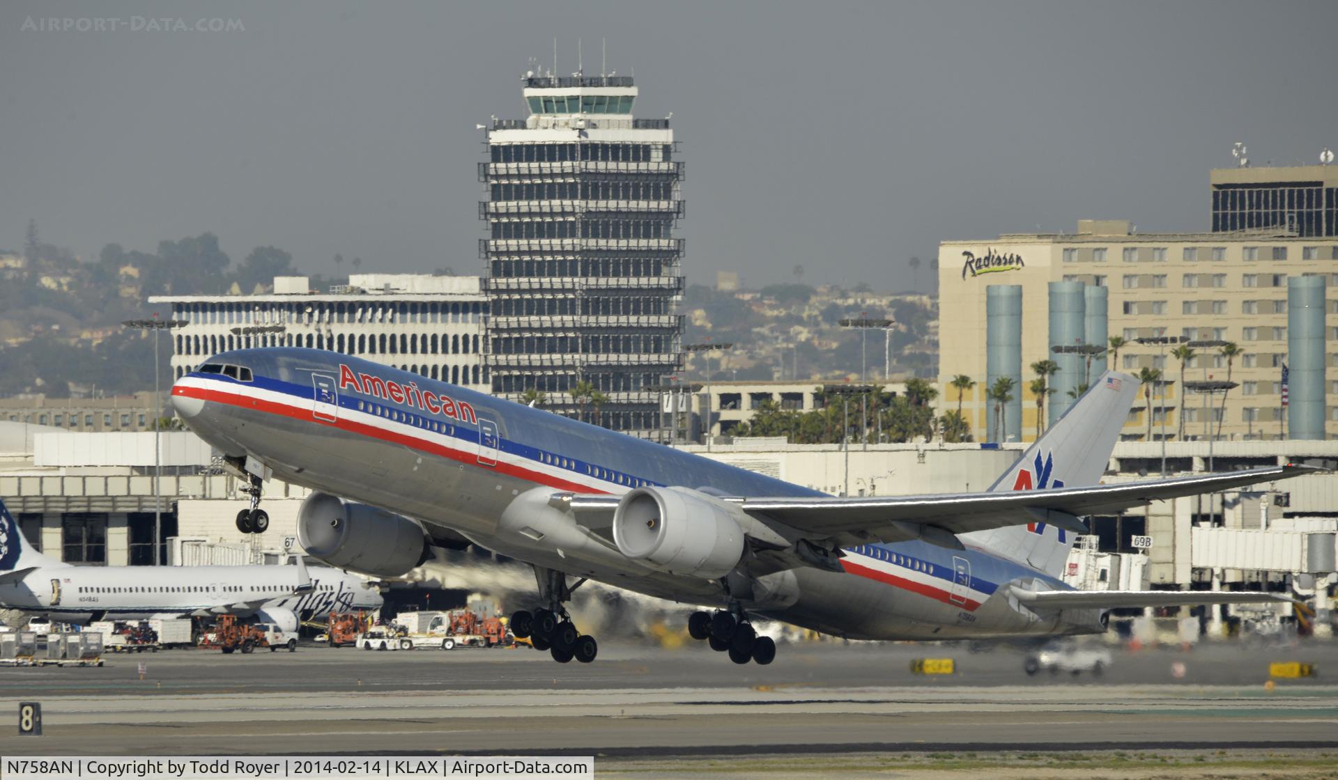 N758AN, 2001 Boeing 777-223 C/N 32637, Departing LAX on 25R