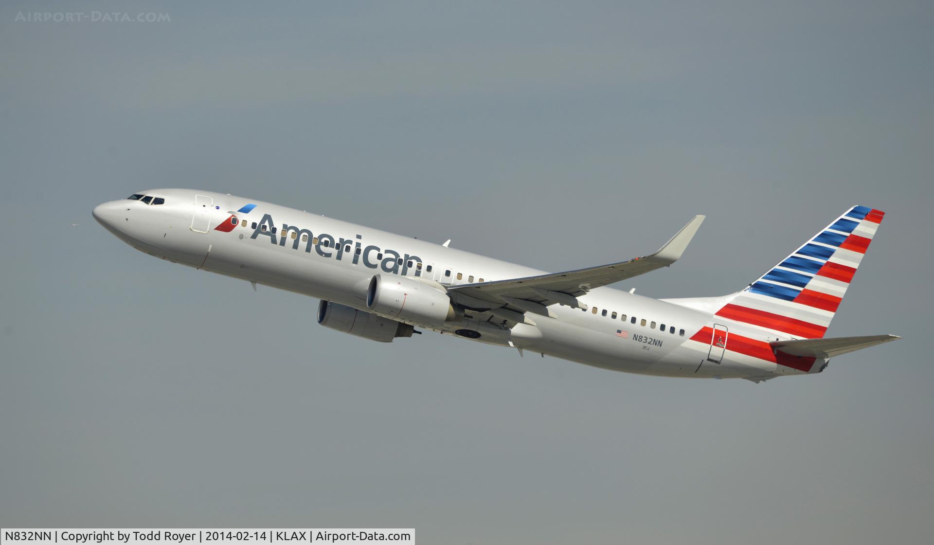 N832NN, 2010 Boeing 737-823 C/N 33521, Departing LAX on 25R