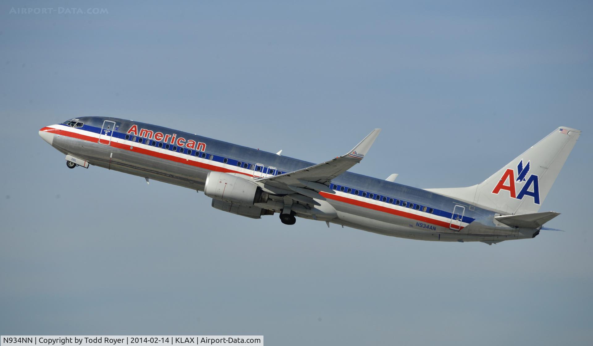 N934NN, 2013 Boeing 737-823 C/N 33489, Departing LAX on 25R