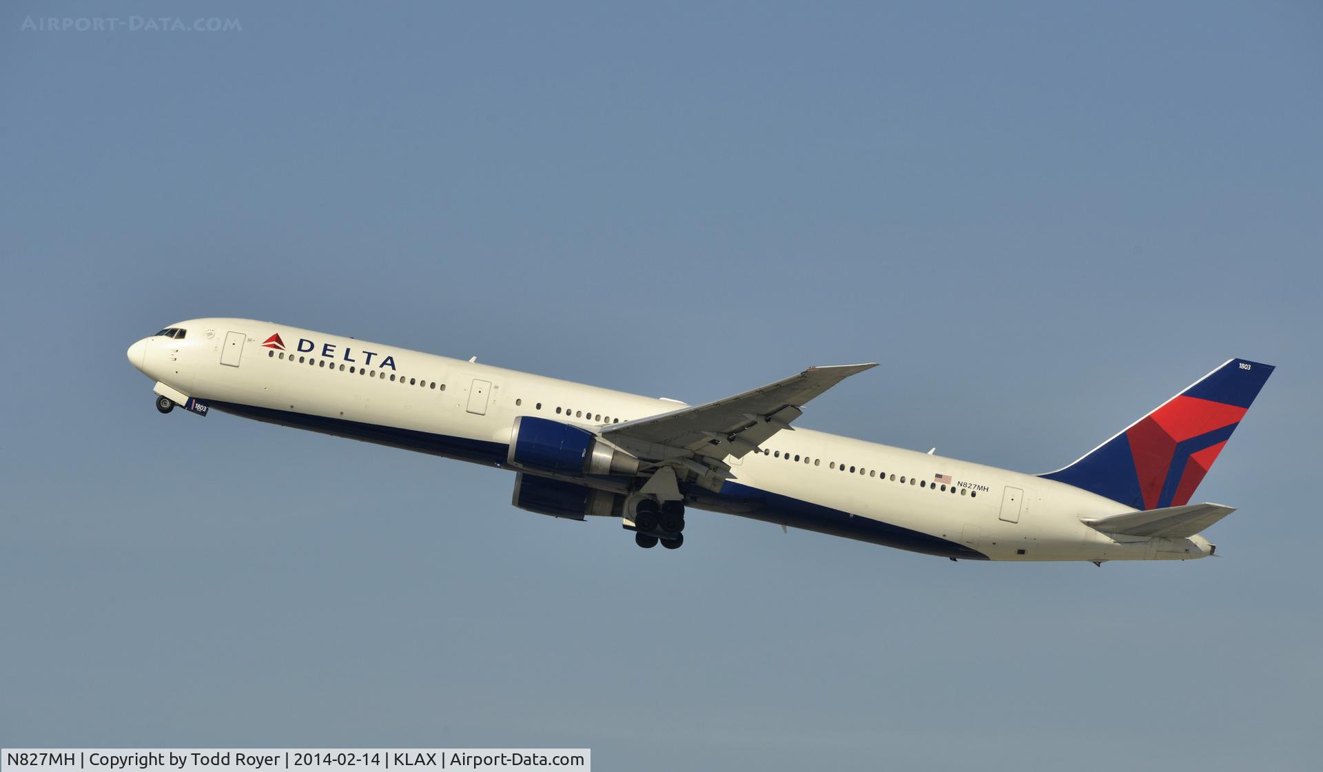N827MH, 2001 Boeing 767-432/ER C/N 29705, Departing LAX on 25R