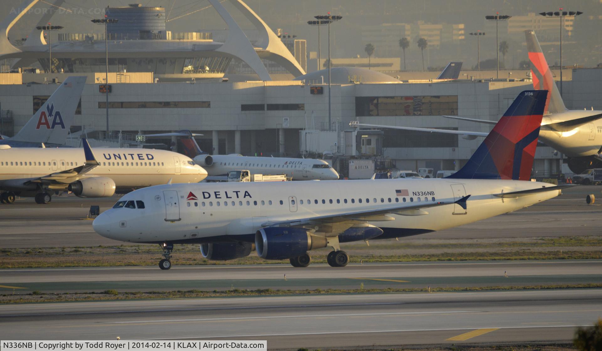 N336NB, 2002 Airbus A319-114 C/N 1683, Taxiing to gate at LAX