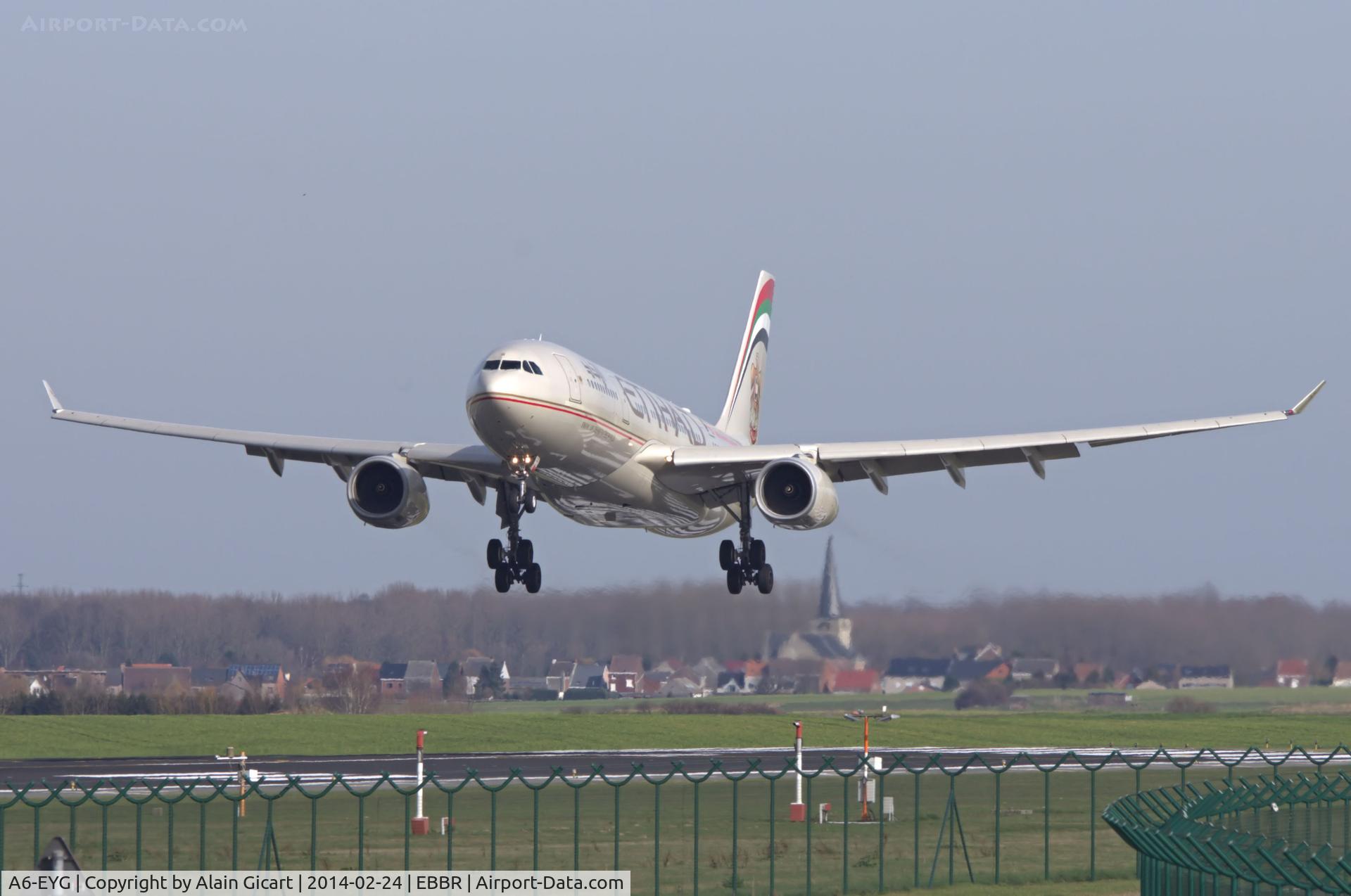 A6-EYG, 2006 Airbus A330-243 C/N 724, Landing