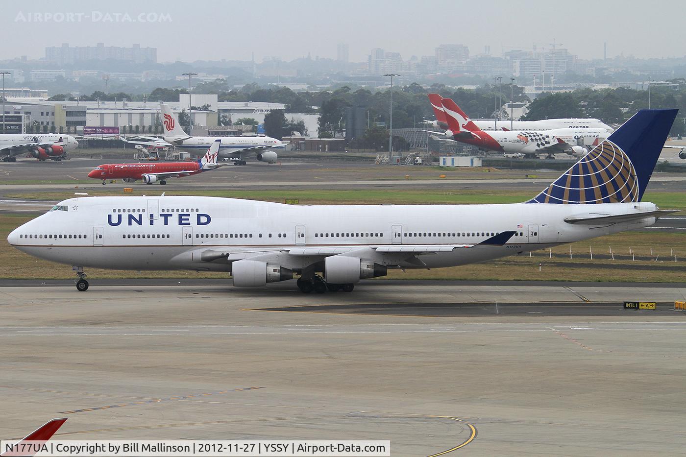 N177UA, 1990 Boeing 747-422 C/N 24384, taxiing for 16R