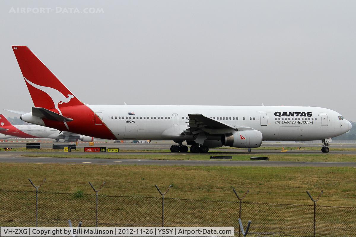 VH-ZXG, 1992 Boeing 767-336/ER C/N 25443, taxiing from 34R