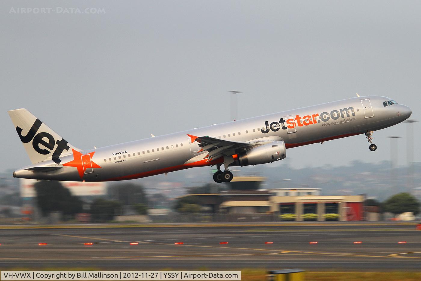 VH-VWX, 2009 Airbus A321-231 C/N 3899, away from 34L
