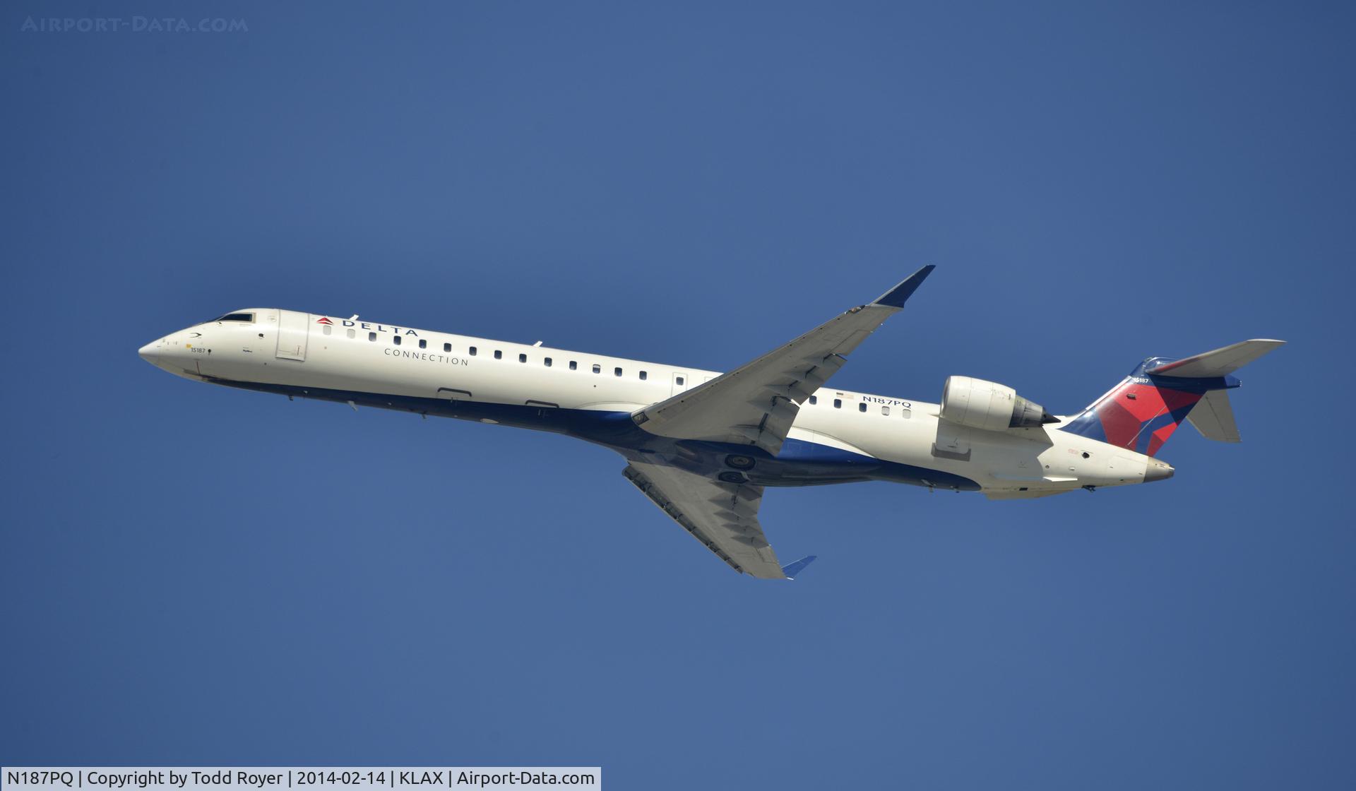 N187PQ, 2008 Bombardier CRJ-900ER (CL-600-2D24) C/N 15187, Departing LAX on 25R