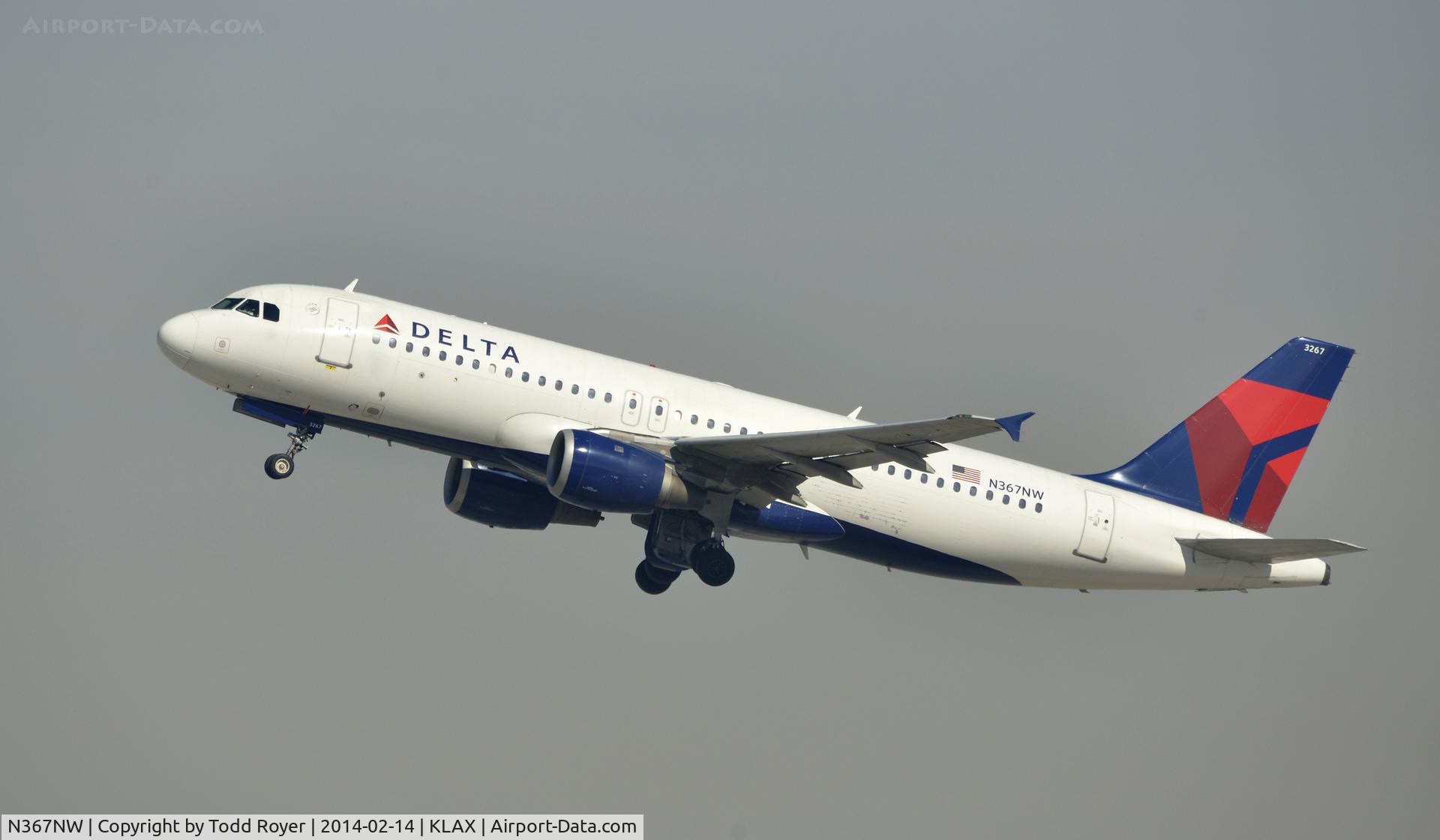 N367NW, 1999 Airbus A320-212 C/N 0988, Departing LAX on 25R