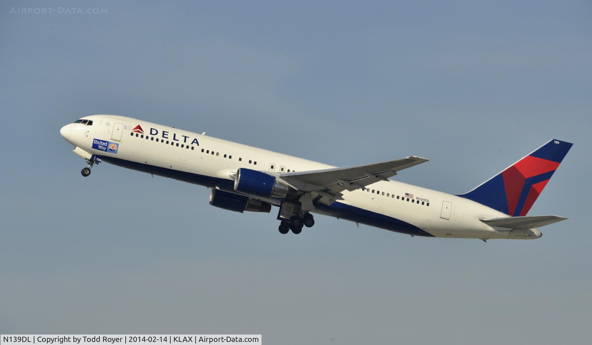N139DL, 1992 Boeing 767-332 C/N 25984, Departing LAX on 25R