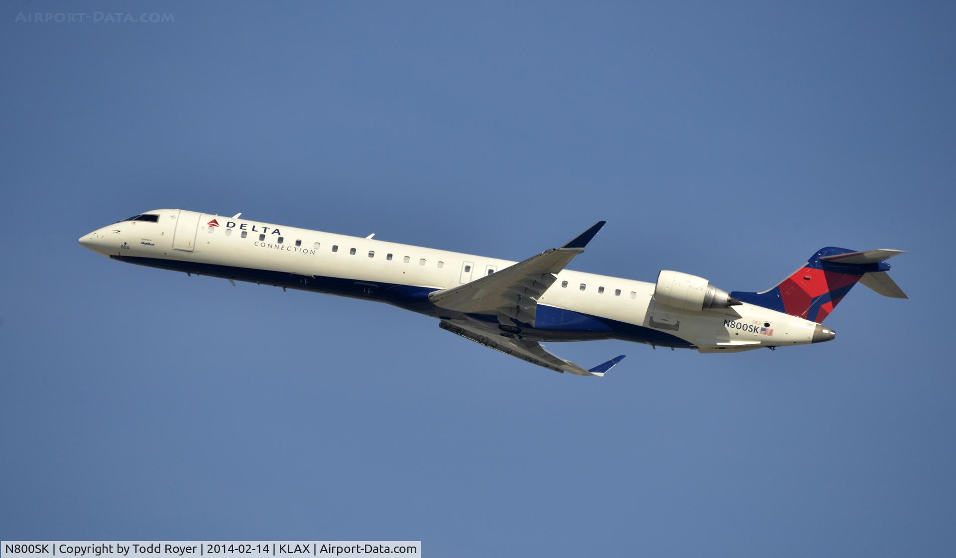 N800SK, 2006 Bombardier CRJ-900ER (CL-600-2D24) C/N 15060, Departing LAX on 25R