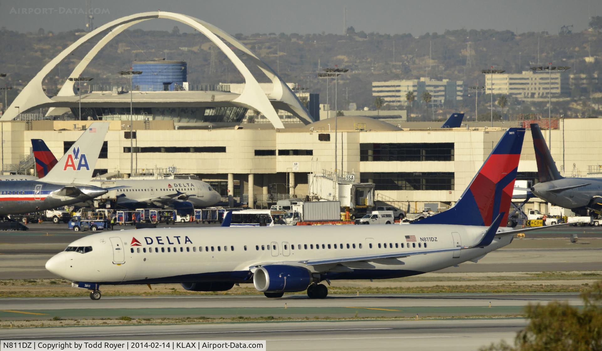 N811DZ, 2013 Boeing 737-932/ER C/N 31916, Taxiing to gate at LAX
