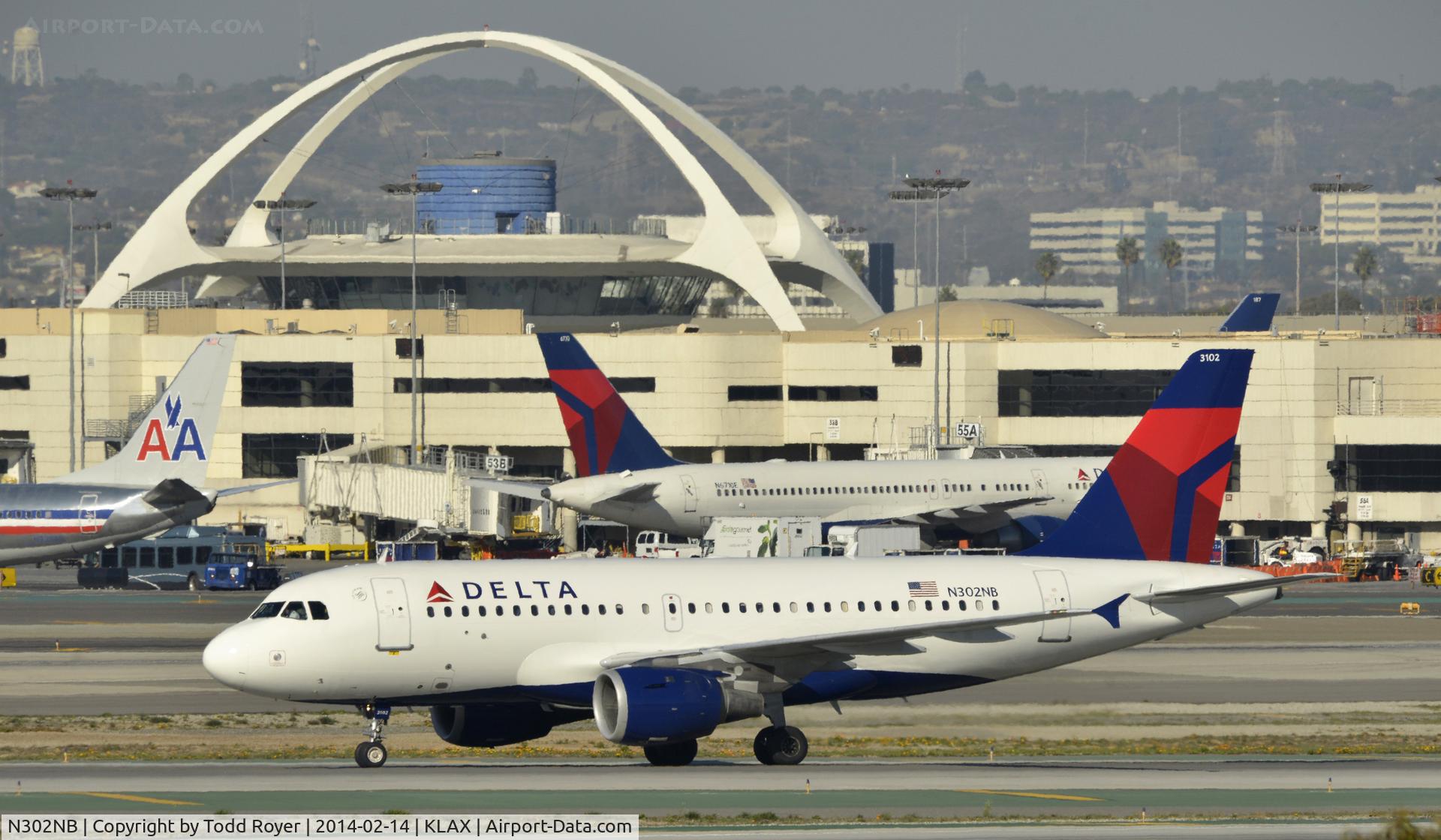 N302NB, 1999 Airbus A319-114 C/N 1062, Taxiing to gate at LAX