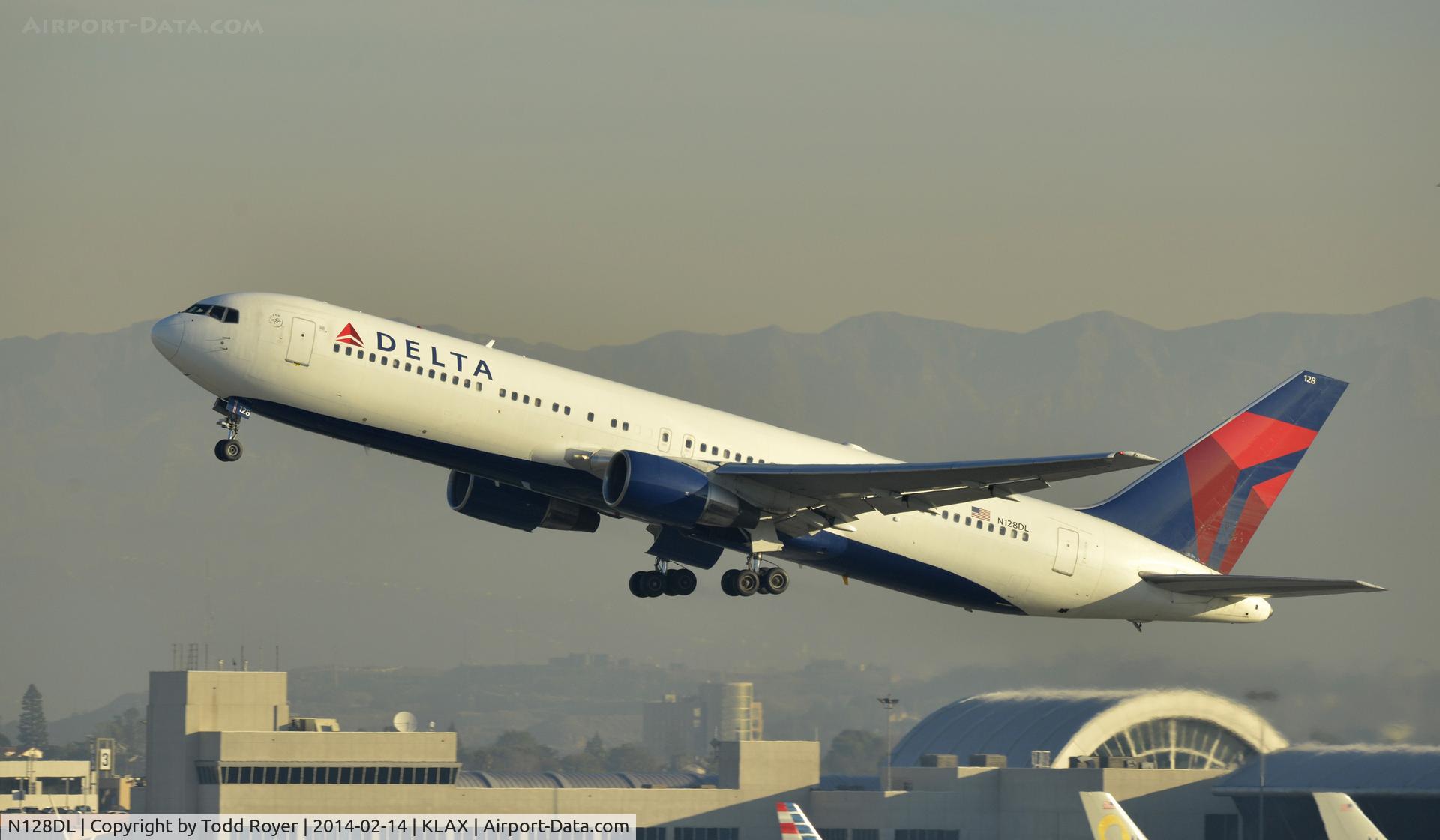 N128DL, 1988 Boeing 767-332 C/N 24078, Departing LAX on 25R
