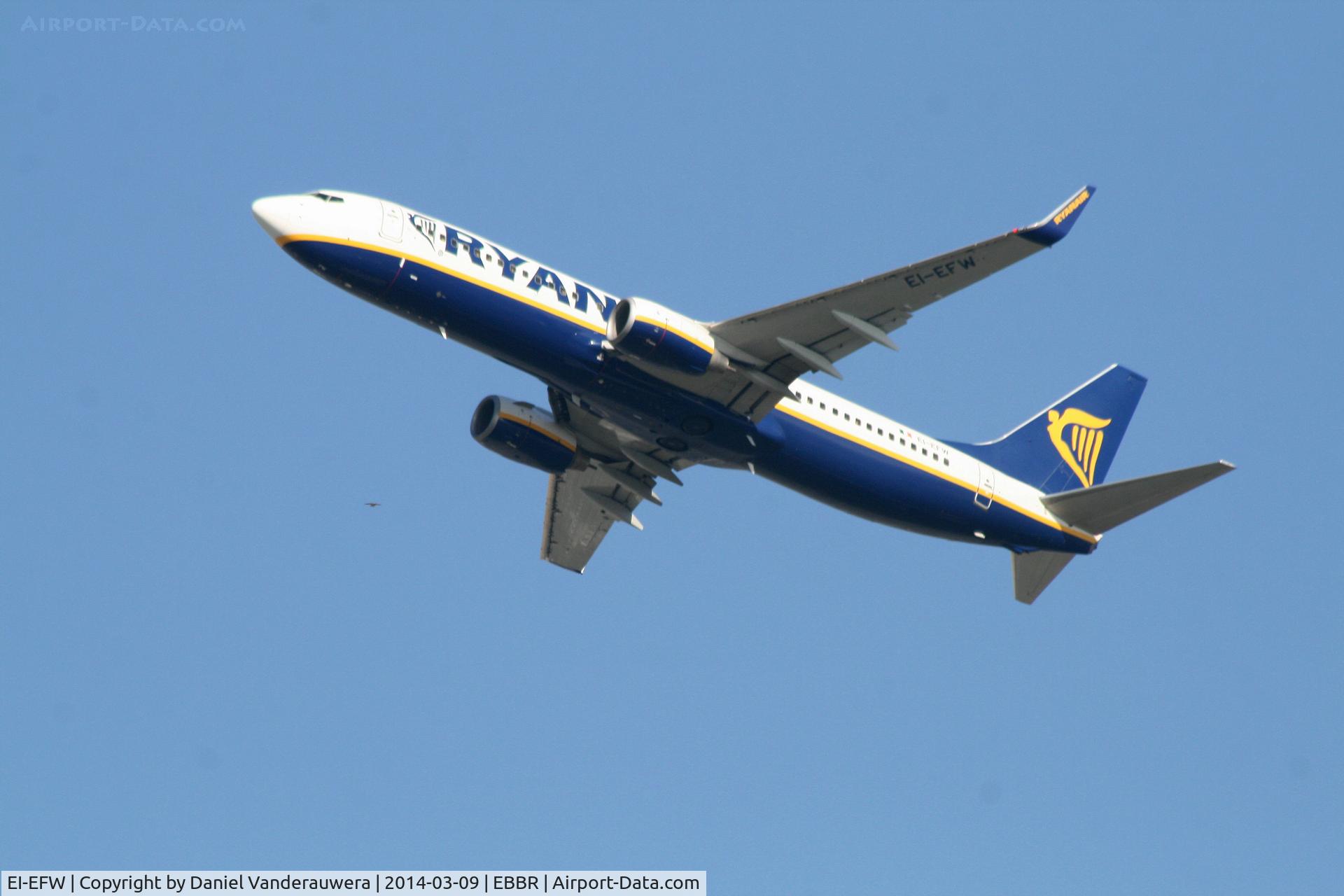 EI-EFW, 2009 Boeing 737-8AS C/N 35018, Flight  FR2921 is climbing from RWY 25R